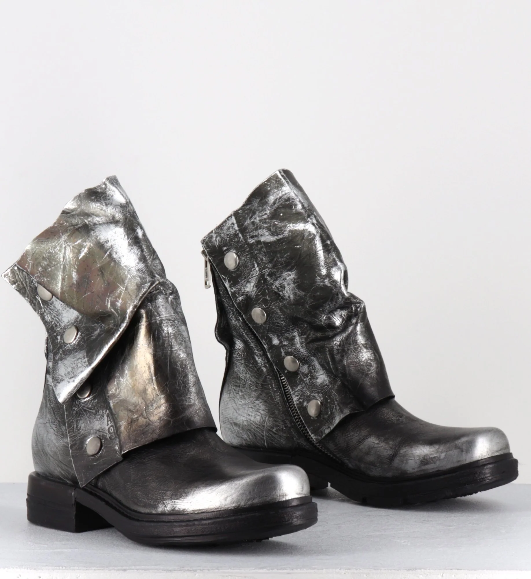 Boots bikers en cuir métallisé argent et bonze - B80206 ARGENTO – Image 3