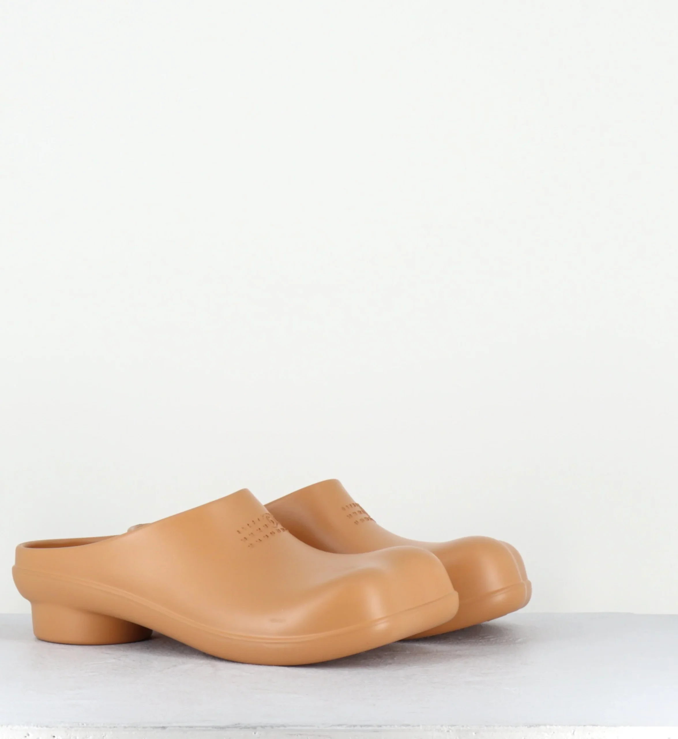 Sabots beige en caoutchouc bout anatomique & petit talon cylindrique - S66WX0060 T2062 – Image 4