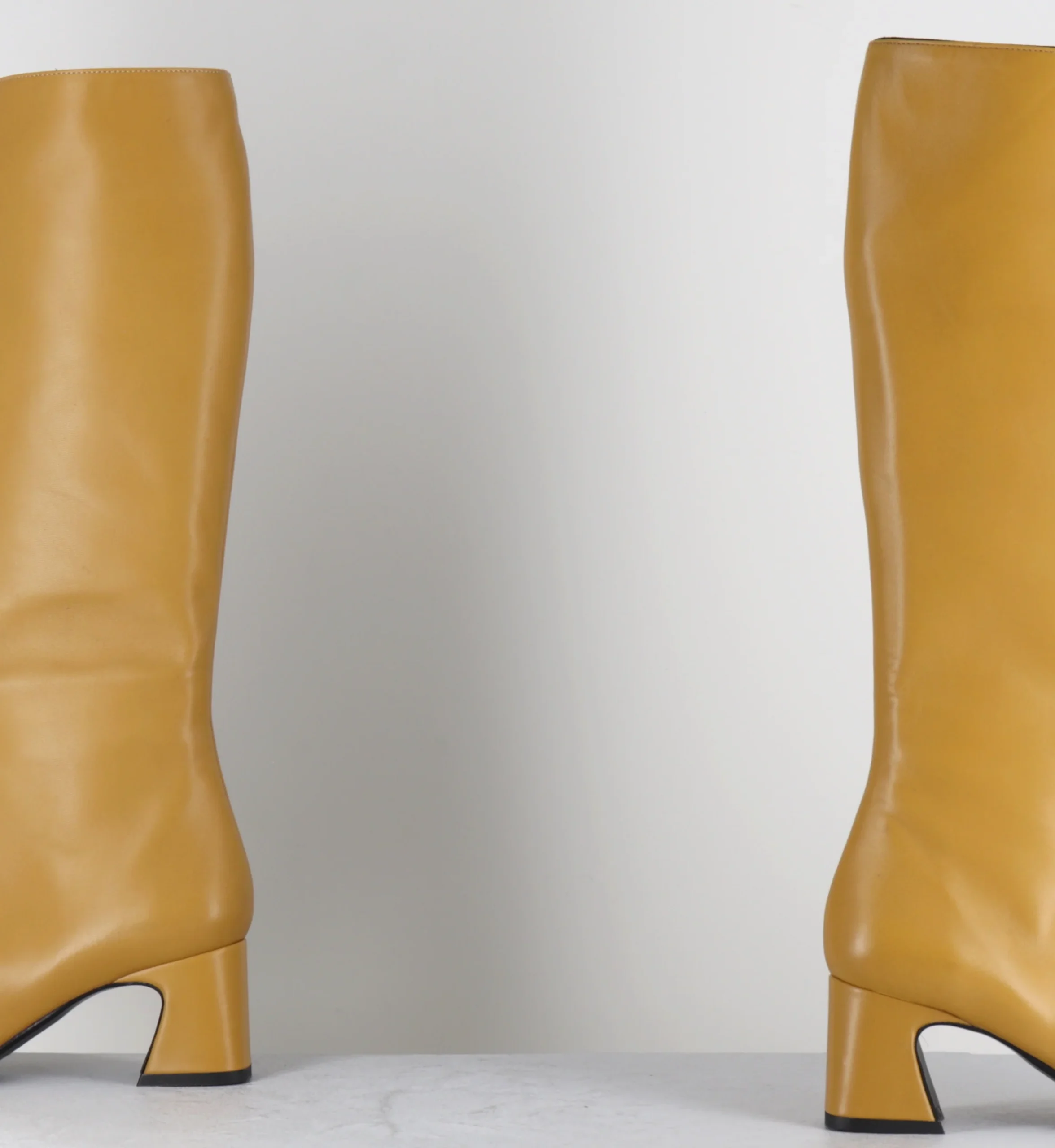 Bootes en cuir jaune bout carré - HELENA NAPPA SENAPE – Image 5