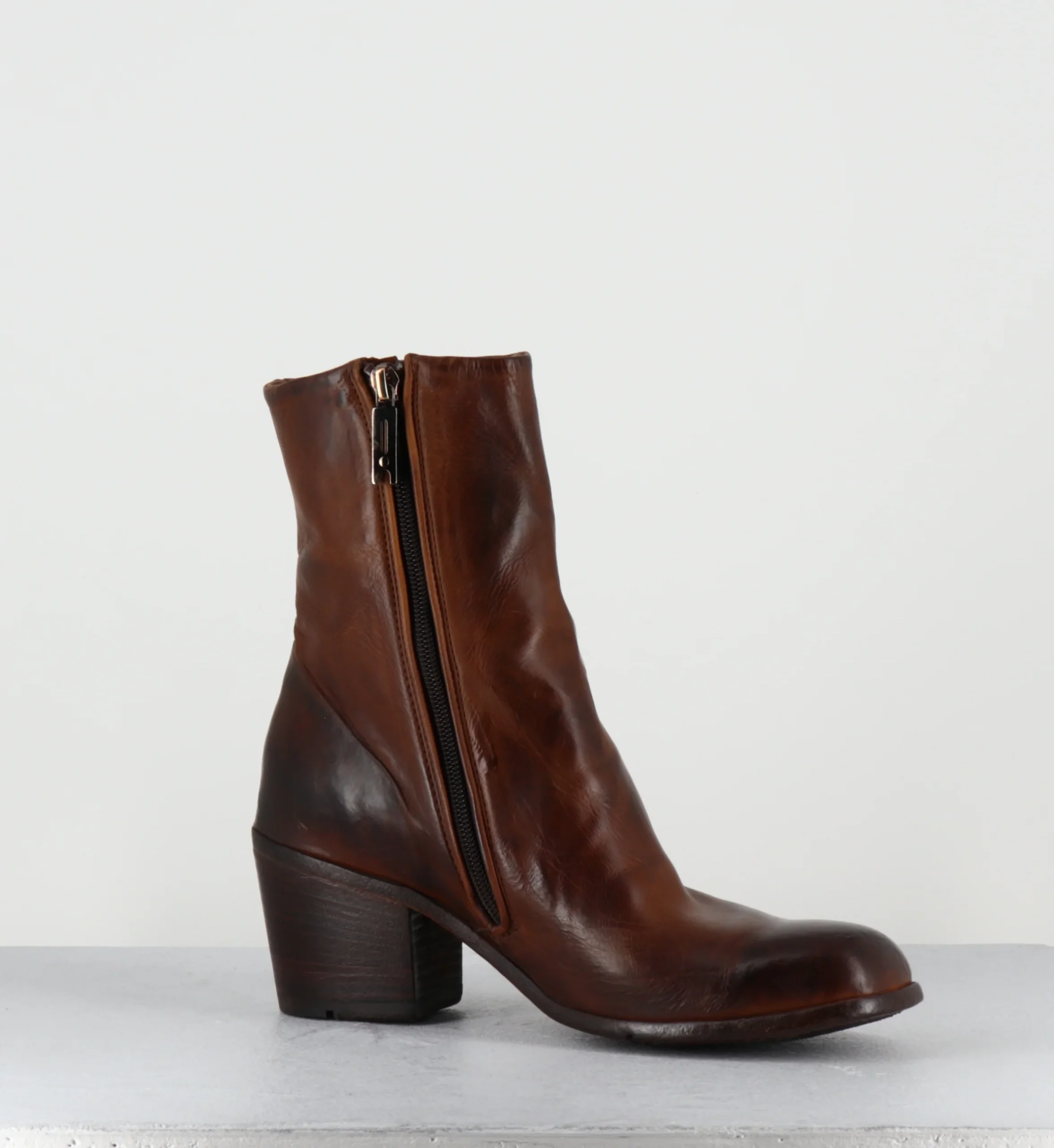 Boots à talon en cuir cognac lavé - IO02A SERRANO COGNAC – Image 6
