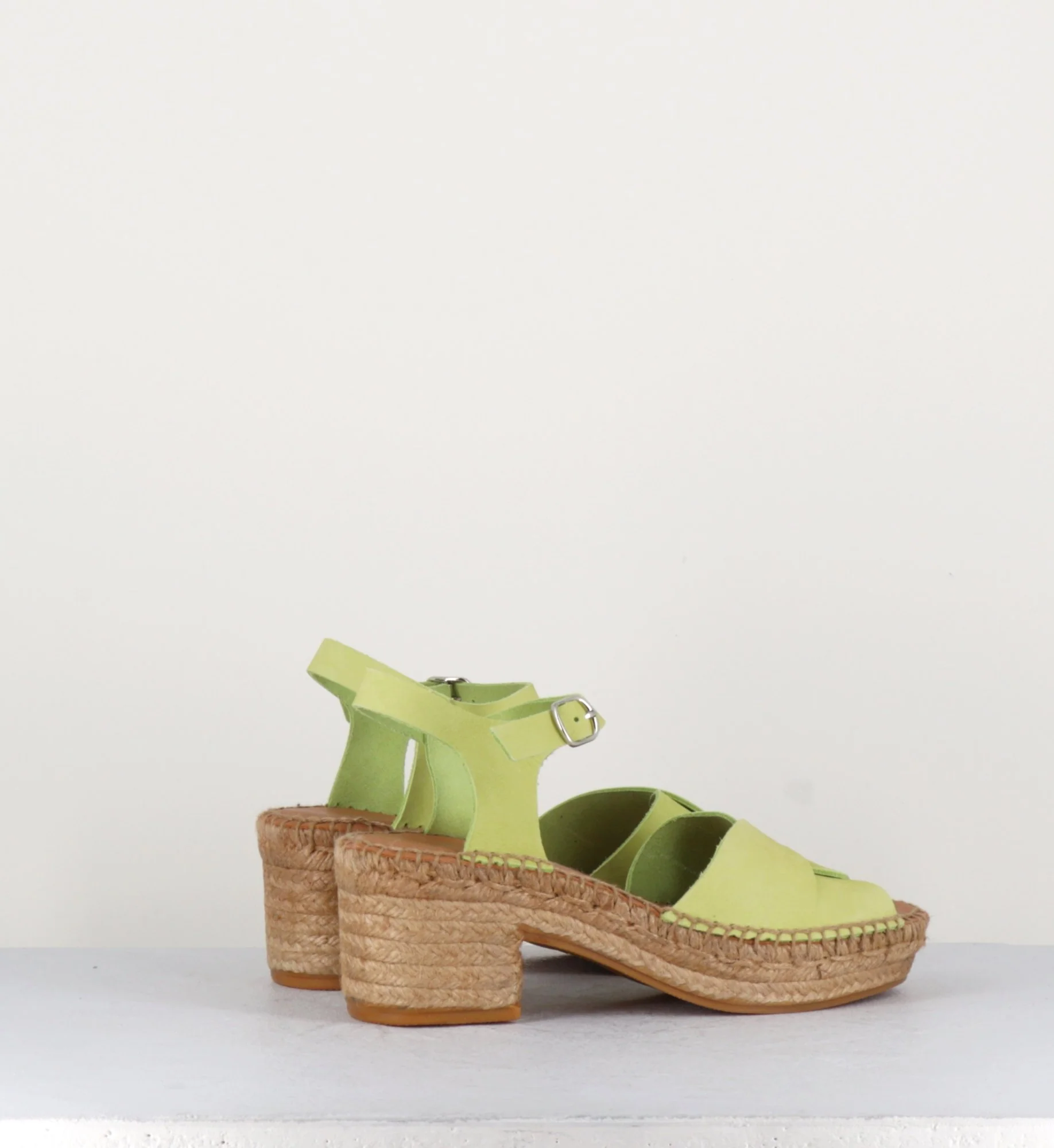 Sandale en cuir souple jaune citron design papillon espadrille - BULDO LIME – Image 7