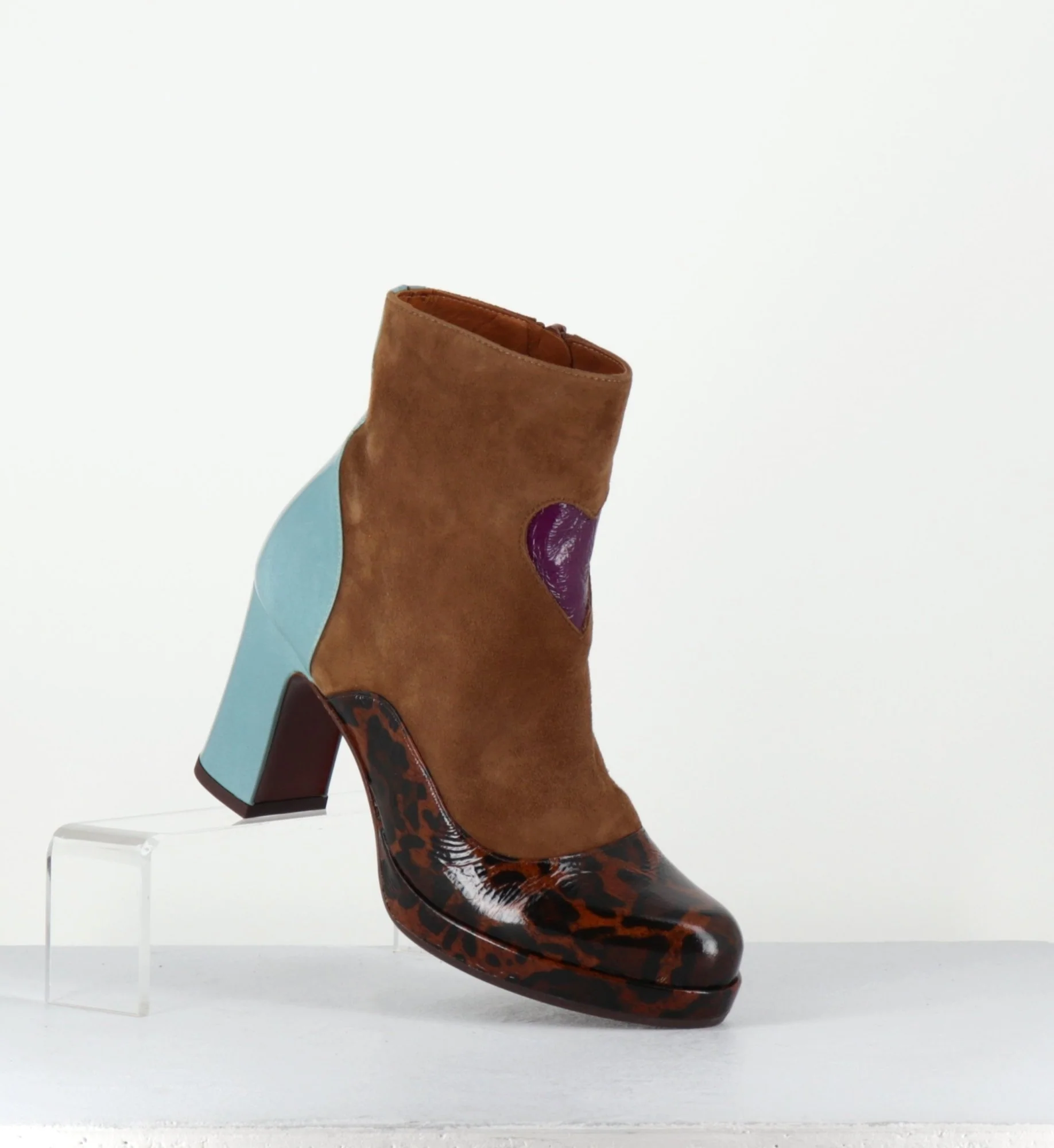 Boots à talon en daim camel & coeur violet - DANLOV FIAT CASTANO – Image 6