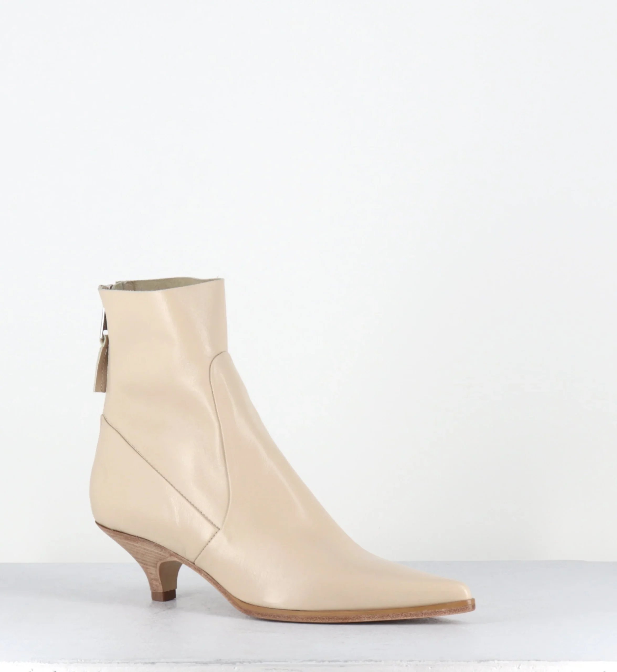 Boots bout pointu petit talon en cuir beige - E4171 TIAGO ECRU – Image 5