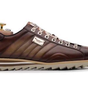 Sneaker en cuir peint à la main