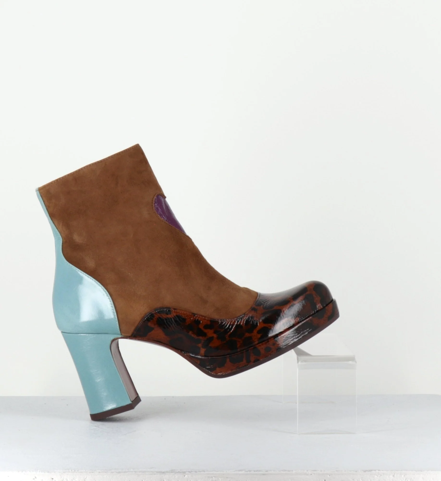 Boots à talon en daim camel & coeur violet - DANLOV FIAT CASTANO – Image 9