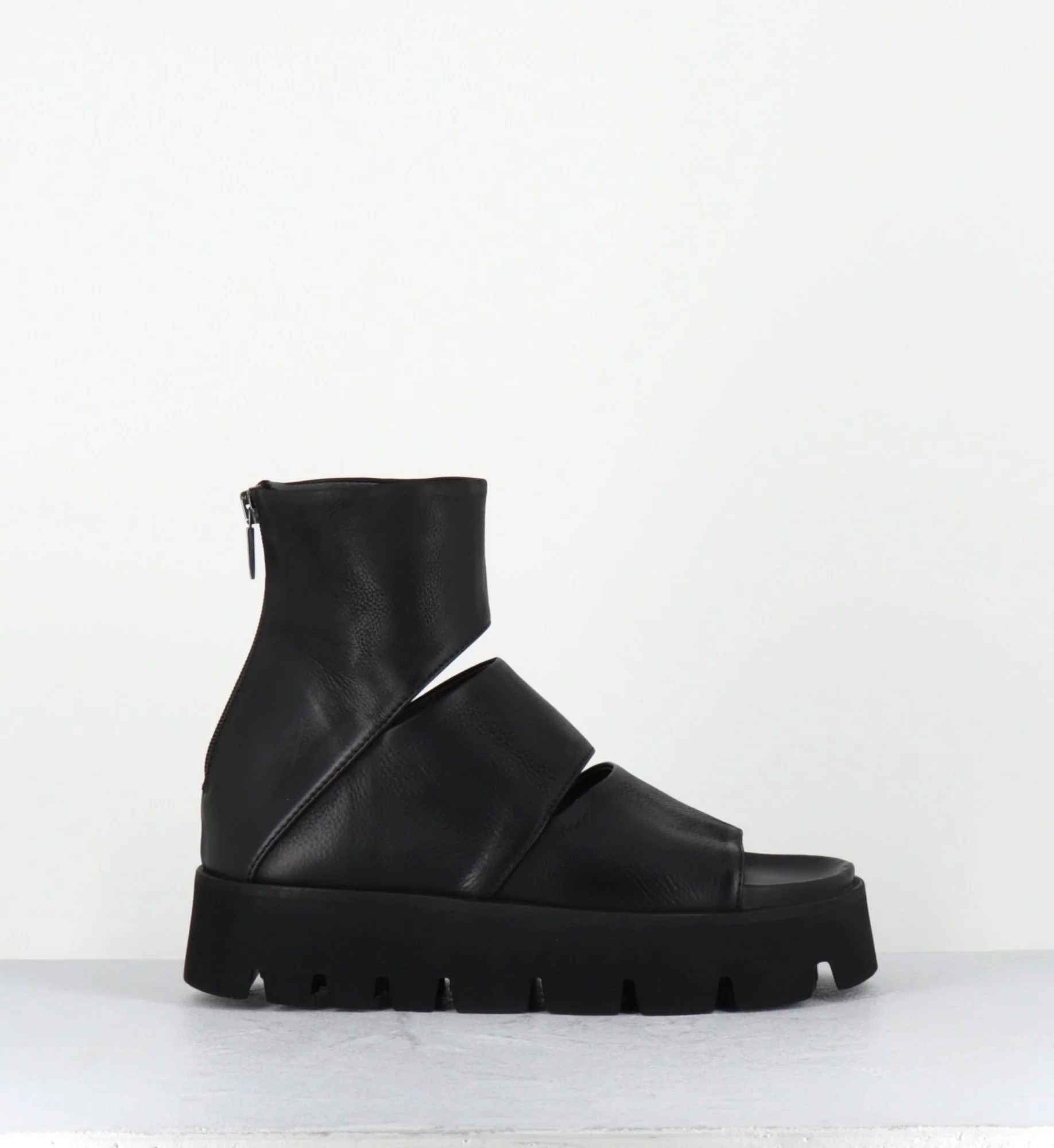 Sandales 'open-boots' déstructurées en cuir noir - 5226 GAS NERO – Image 2