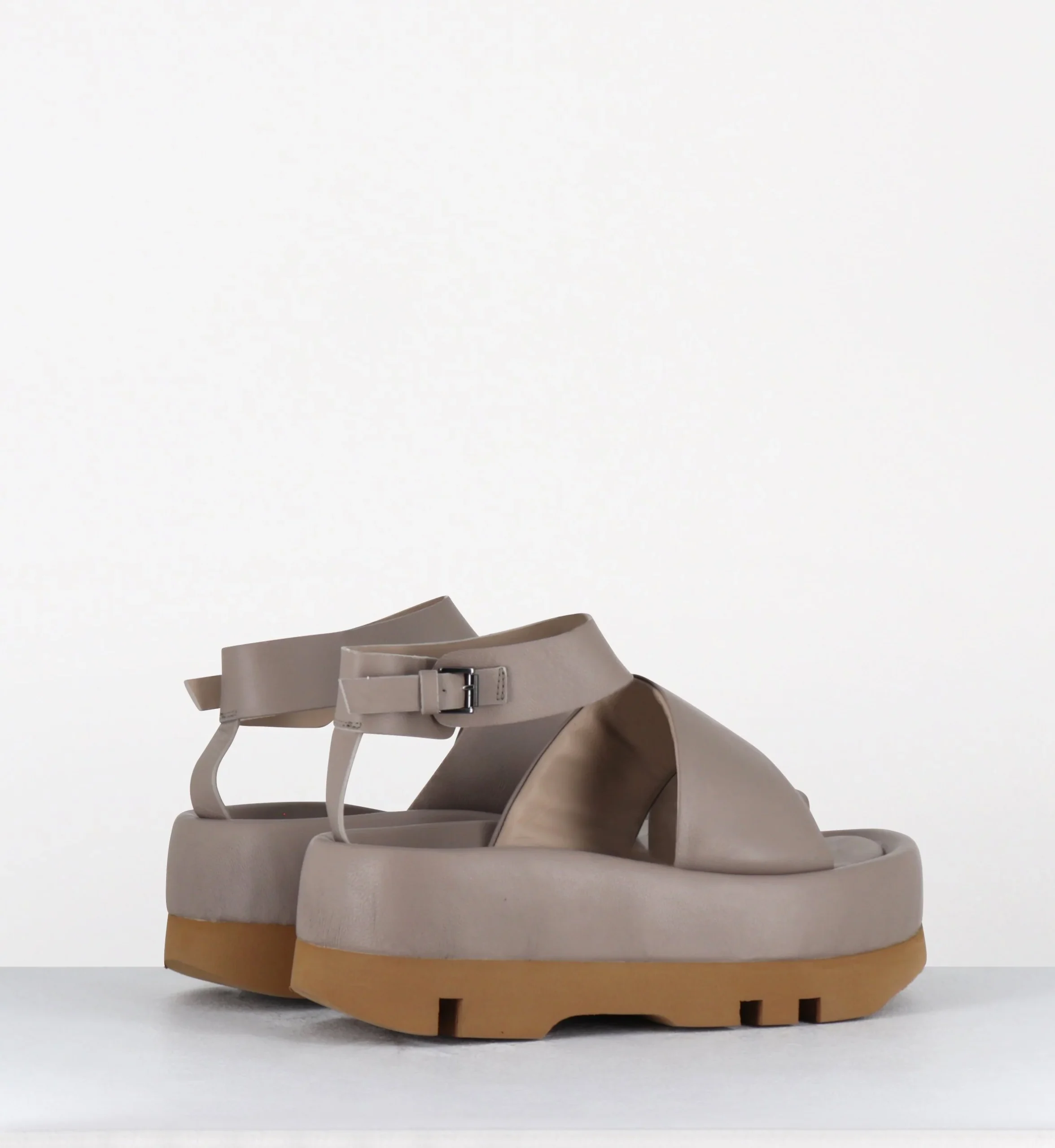 Sandales à plateforme japonisante cuir taupe - MARGE SANDAL TAUPE – Image 4