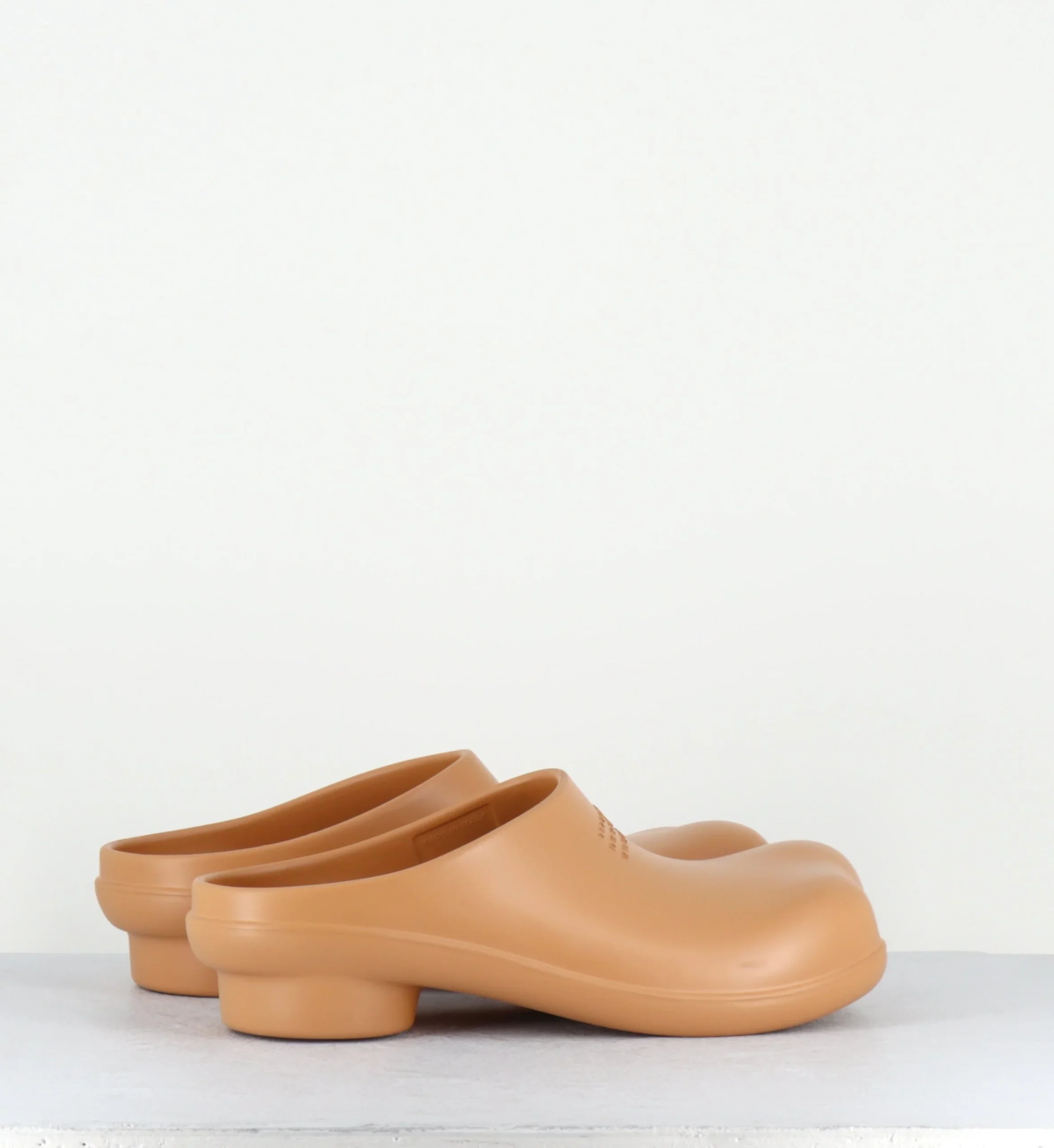 Sabots beige en caoutchouc bout anatomique & petit talon cylindrique - S66WX0060 T2062 – Image 8