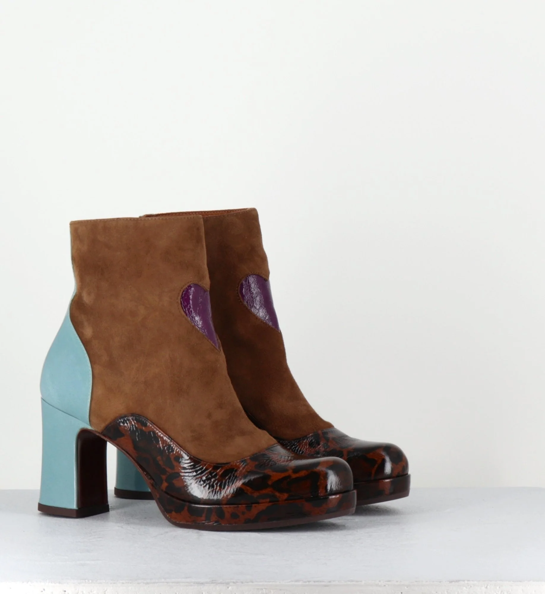 Boots à talon en daim camel & coeur violet - DANLOV FIAT CASTANO – Image 3