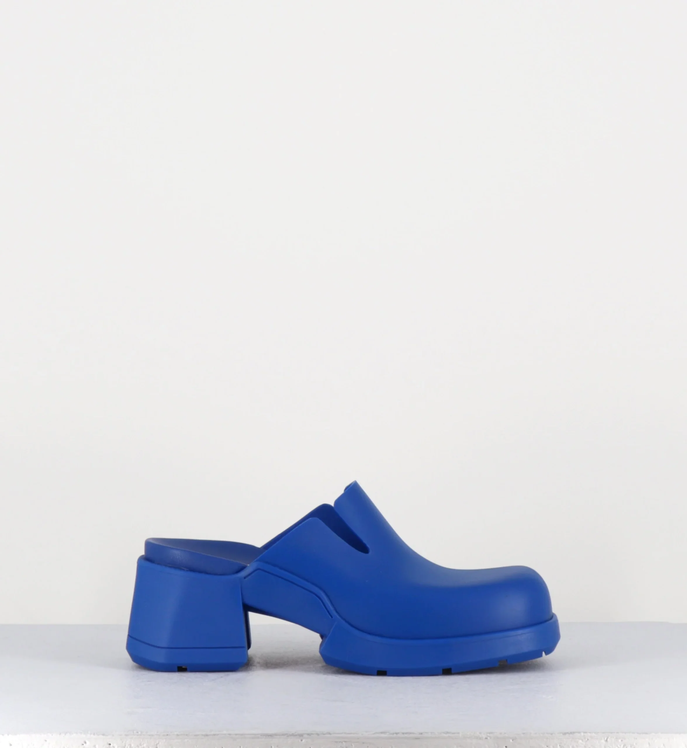 90s blue rubber clogs - BLISSA BLUE MULES – Image 2