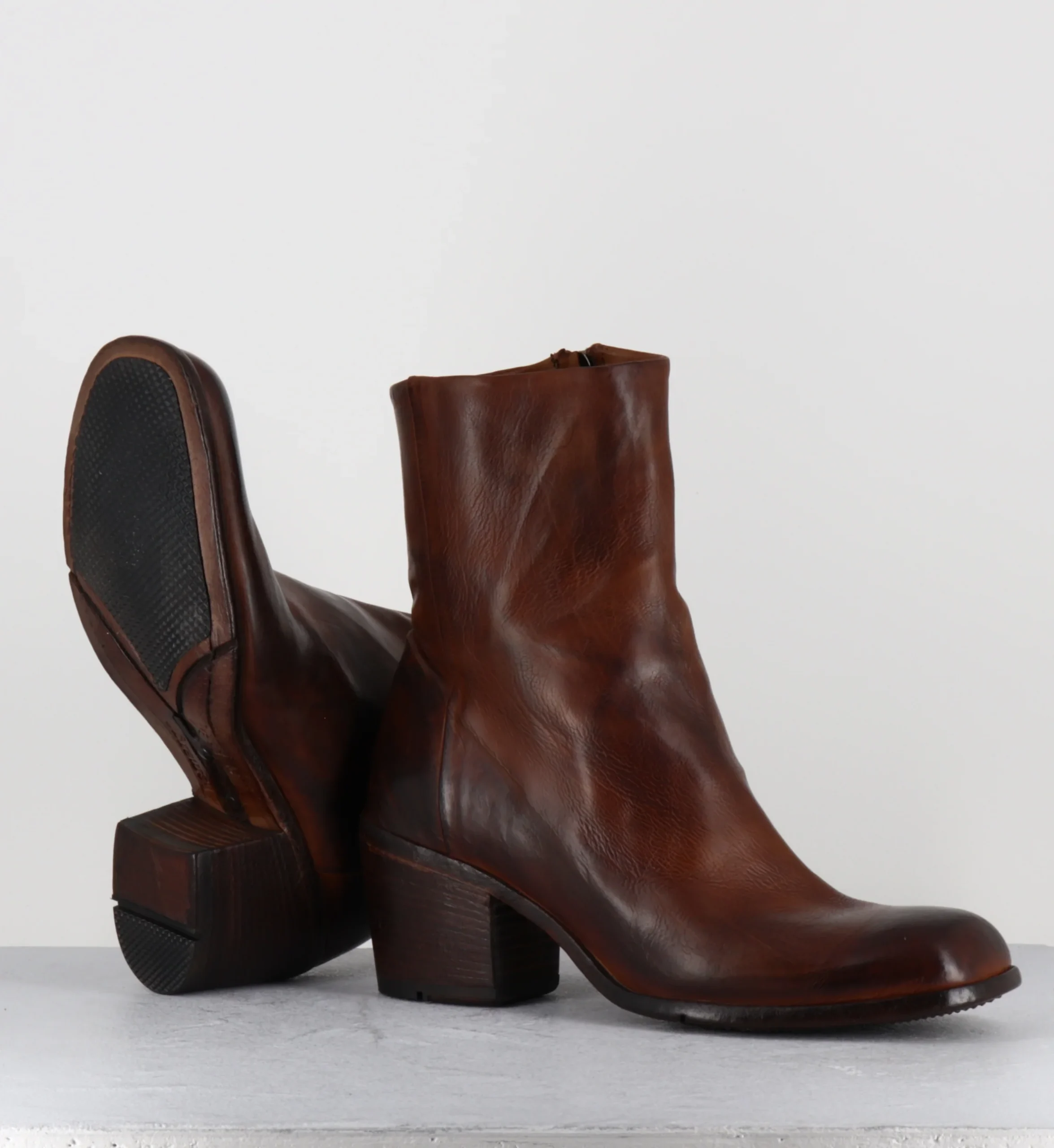 Boots à talon en cuir cognac lavé - IO02A SERRANO COGNAC – Image 8