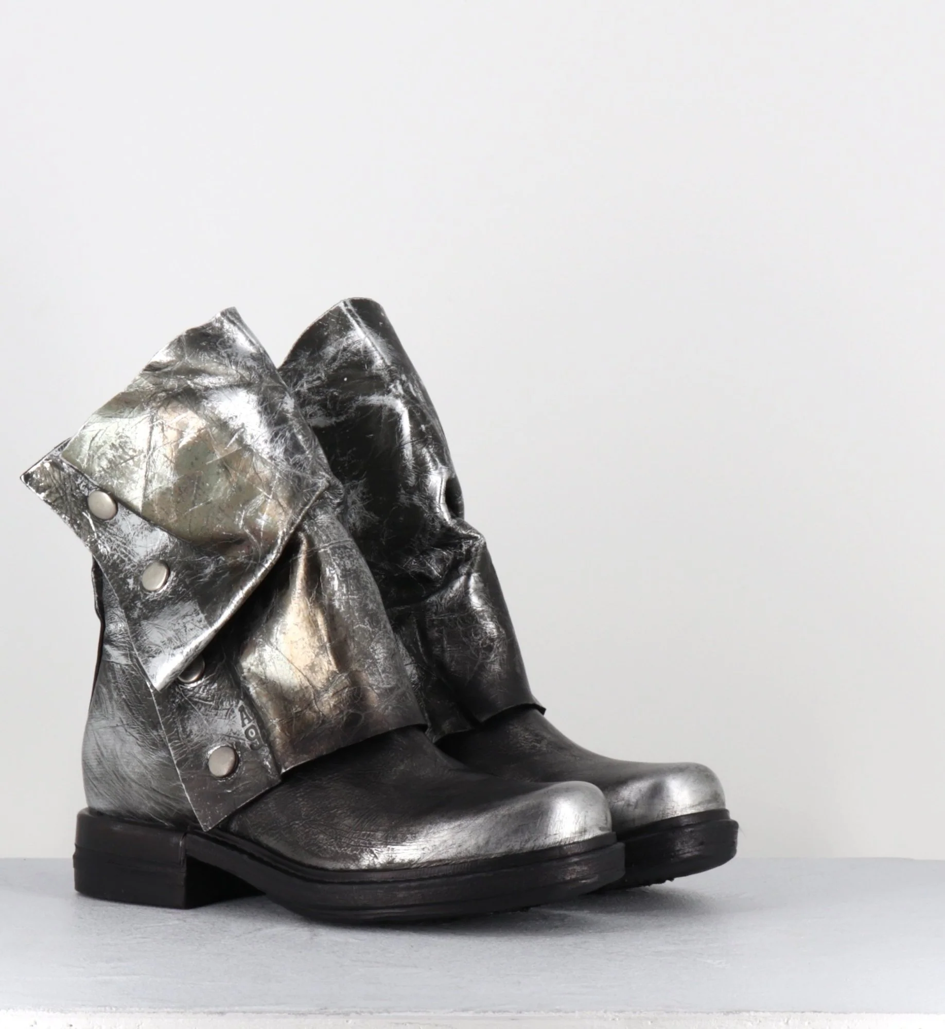 Boots bikers en cuir métallisé argent et bonze - B80206 ARGENTO – Image 6