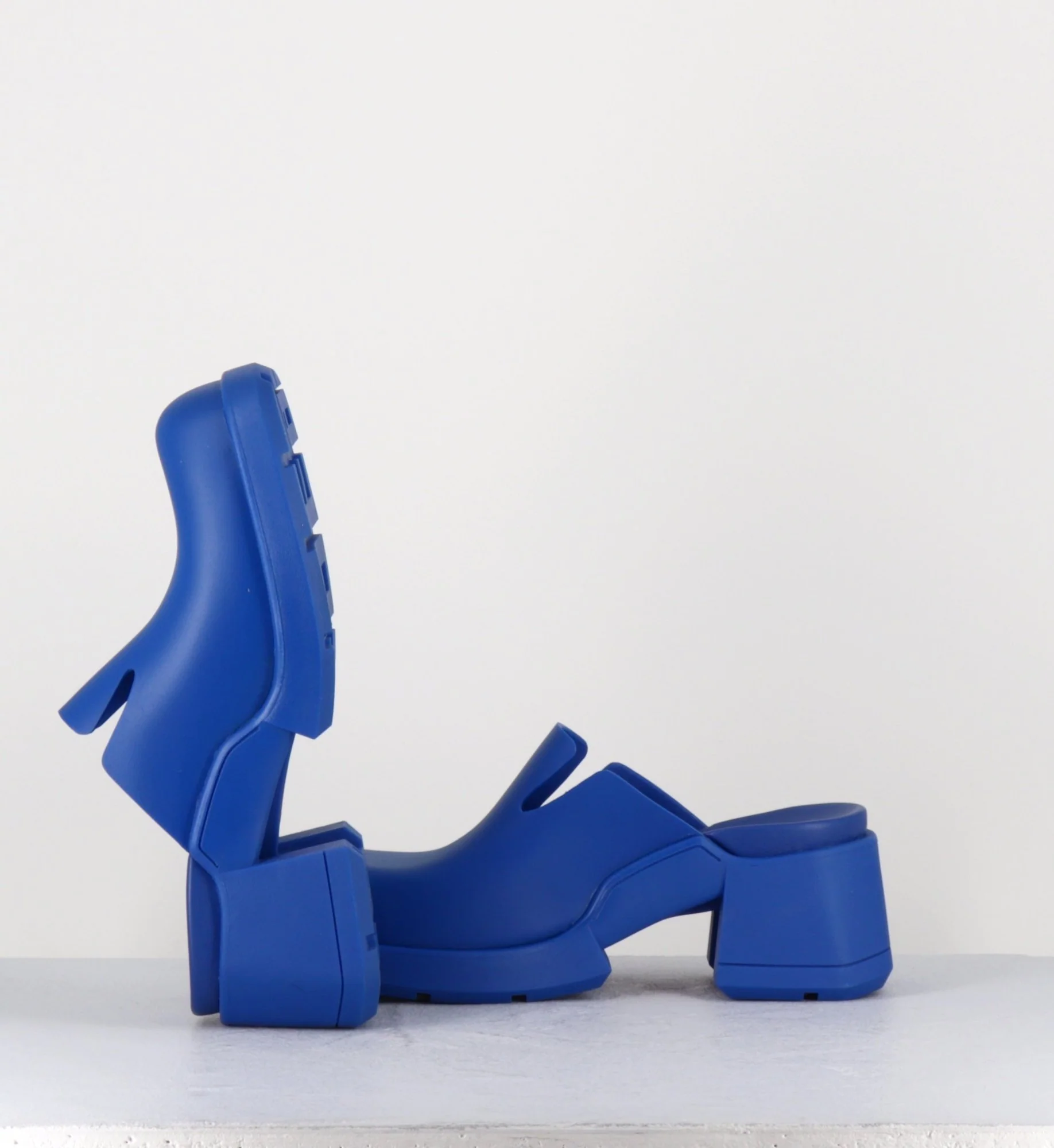 90s blue rubber clogs - BLISSA BLUE MULES – Image 5