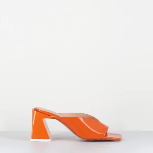 Mules en cuir vernis orange bout carré & talon plexi - TASHA ORANGE SANDALS