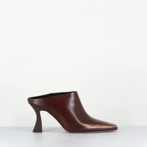 Mules à talon bout carrré en cuir glacé marron distressed - MANUELA BROWN MULE