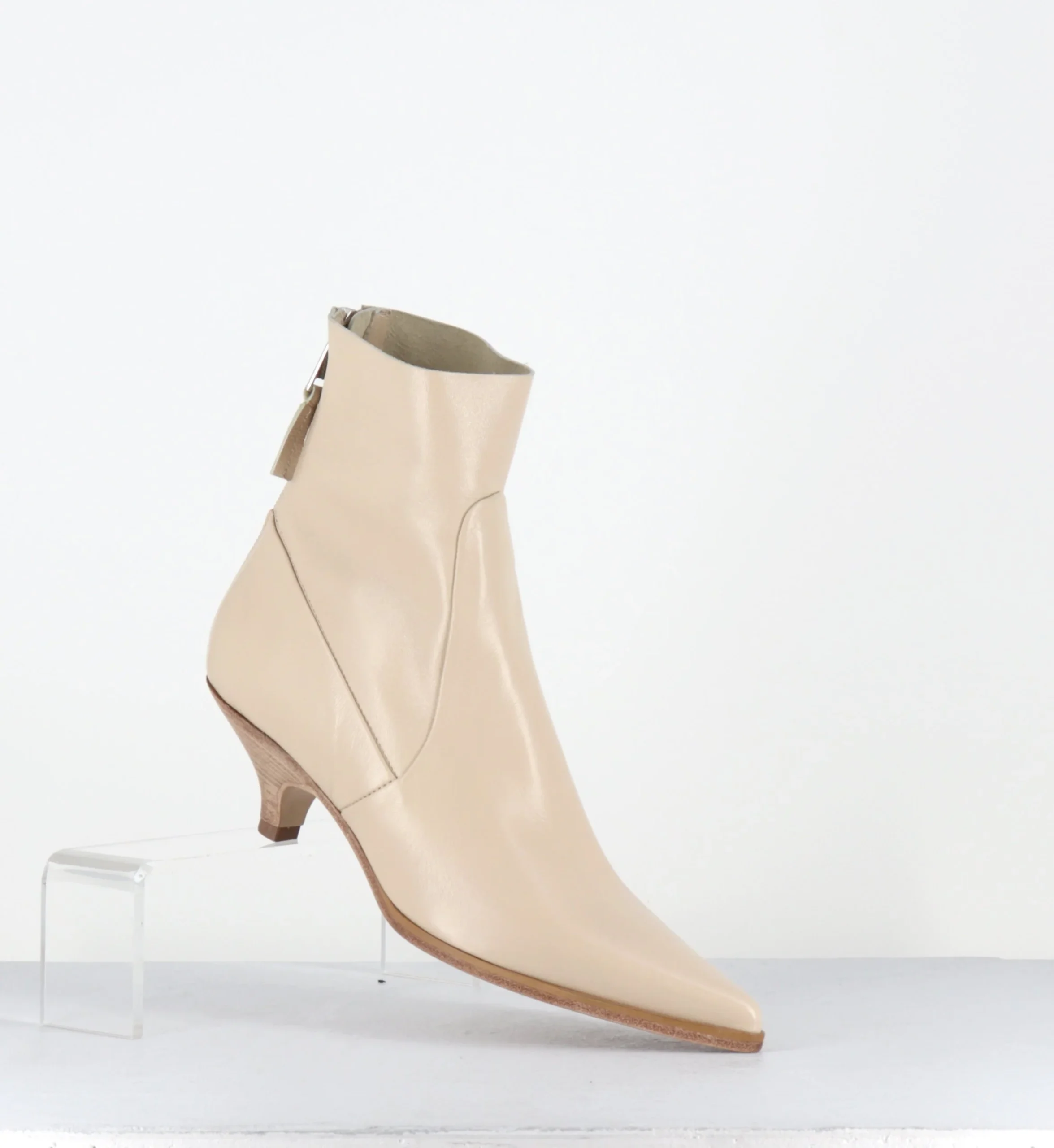 Boots bout pointu petit talon en cuir beige - E4171 TIAGO ECRU – Image 6