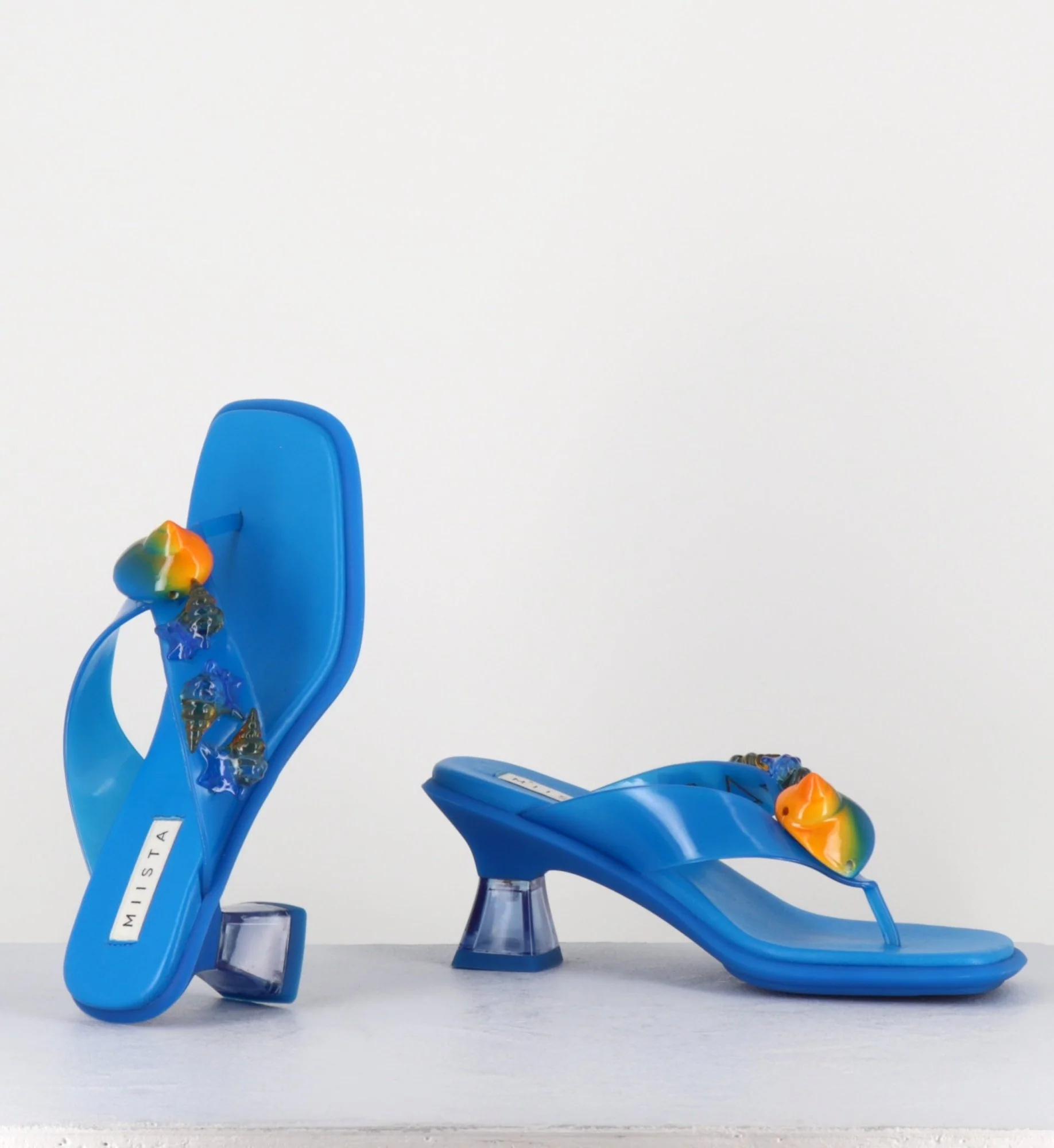 Tong cuir bleu & plexi ornées de coquillages - OCEANE BLUE SANDALS – Image 7