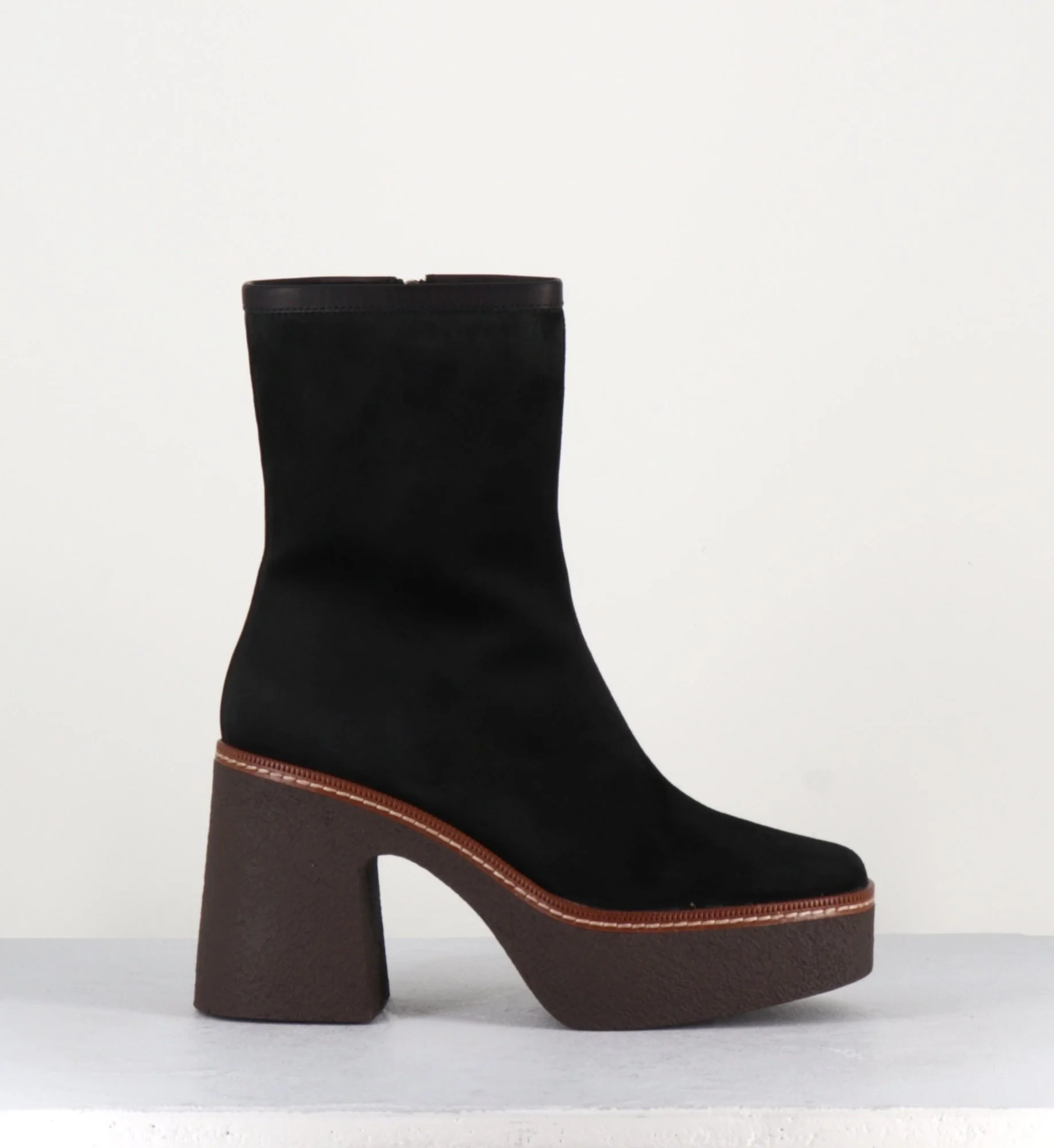 70s Platforms Boots - CARLA21 VELOURS NERO – Image 2