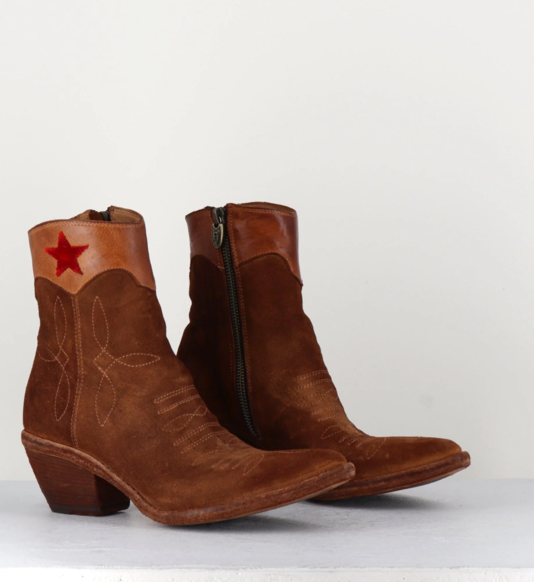 Saantiags en daim camel & étoile rouge - 3804 ROVESCHIO CUOIO – Image 5