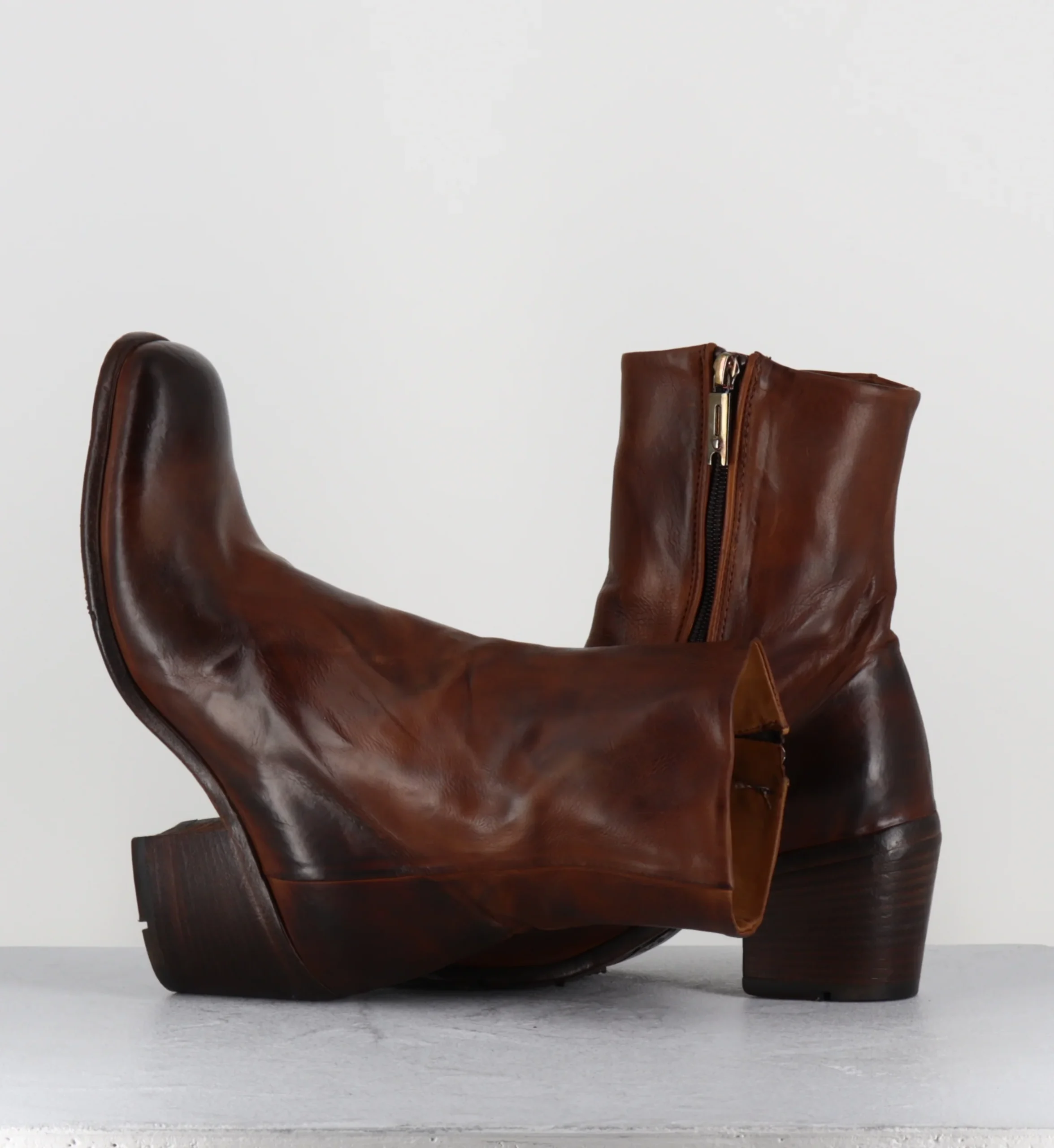 Boots à talon en cuir cognac lavé - IO02A SERRANO COGNAC – Image 3