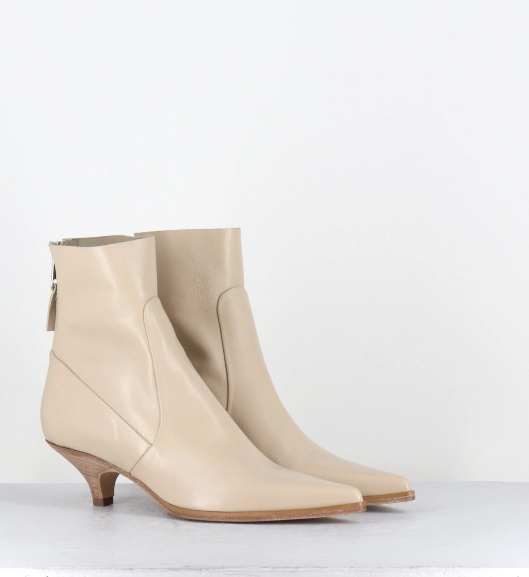 Boots bout pointu petit talon en cuir beige - E4171 TIAGO ECRU – Image 8