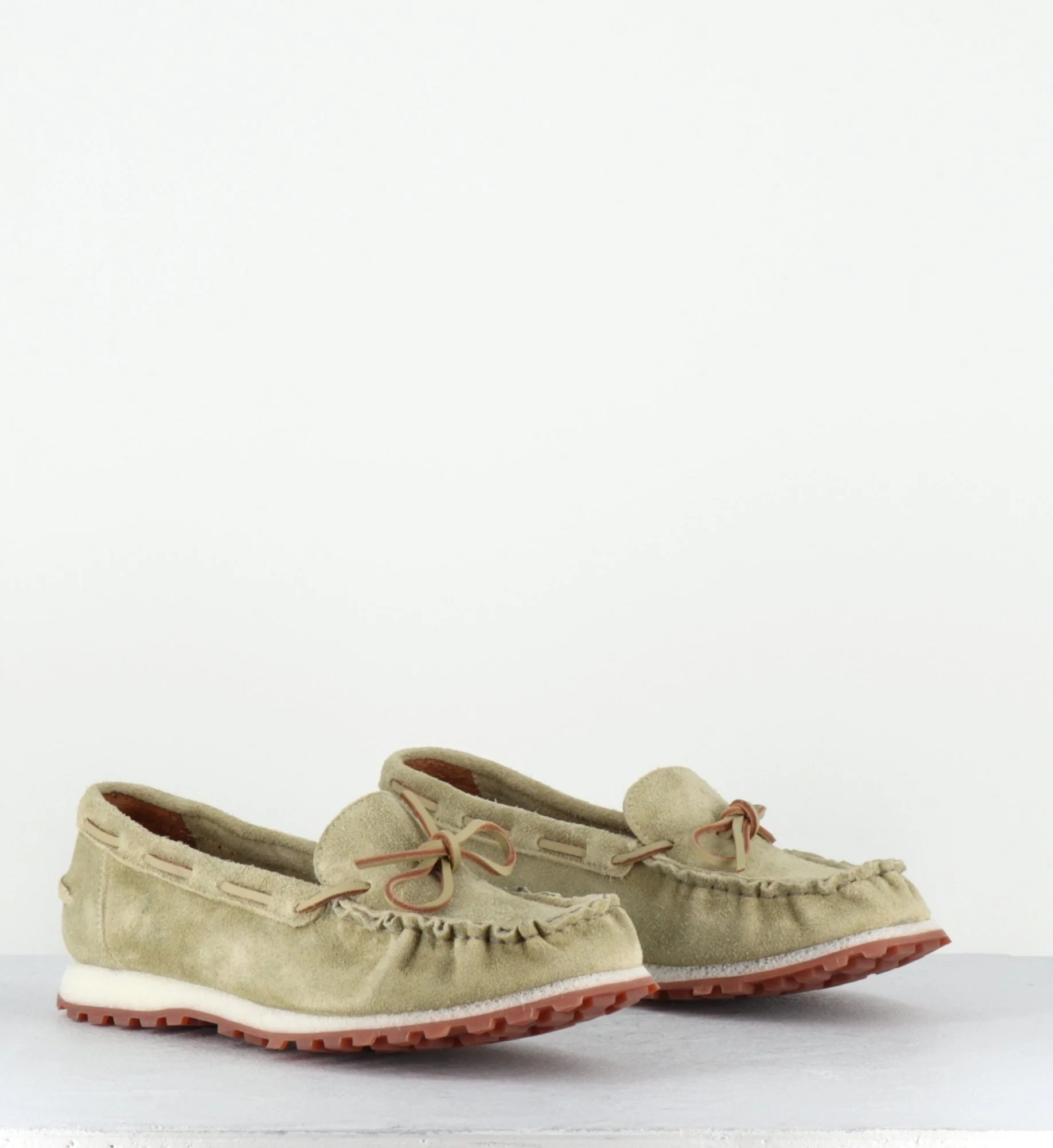 Mocassins bateau en daim kaki clair - KCEL122 GRANO – Image 4