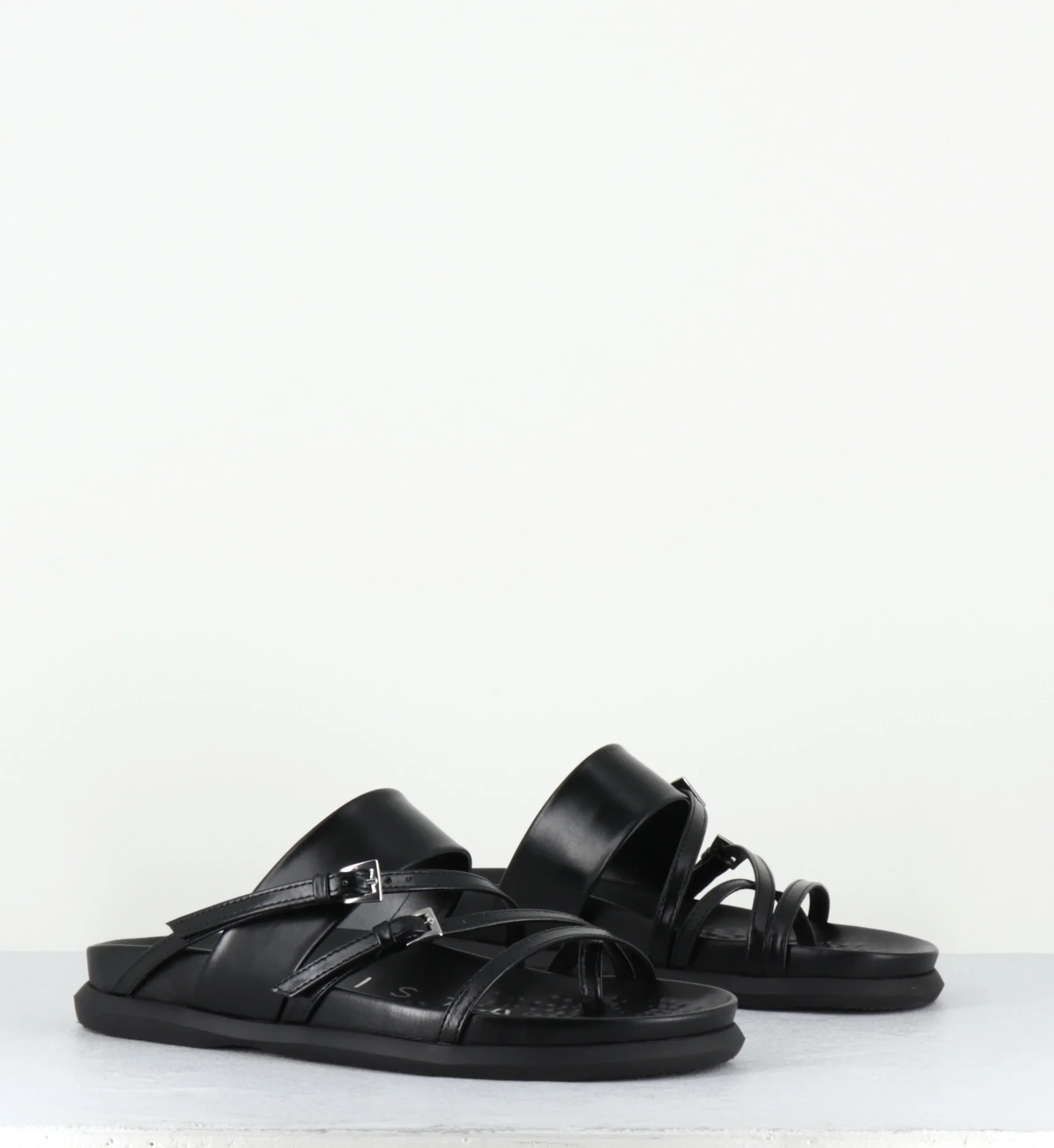 Sandales plates multi-brides en cuir noir - BAHIA BLACK SANDAL – Image 3