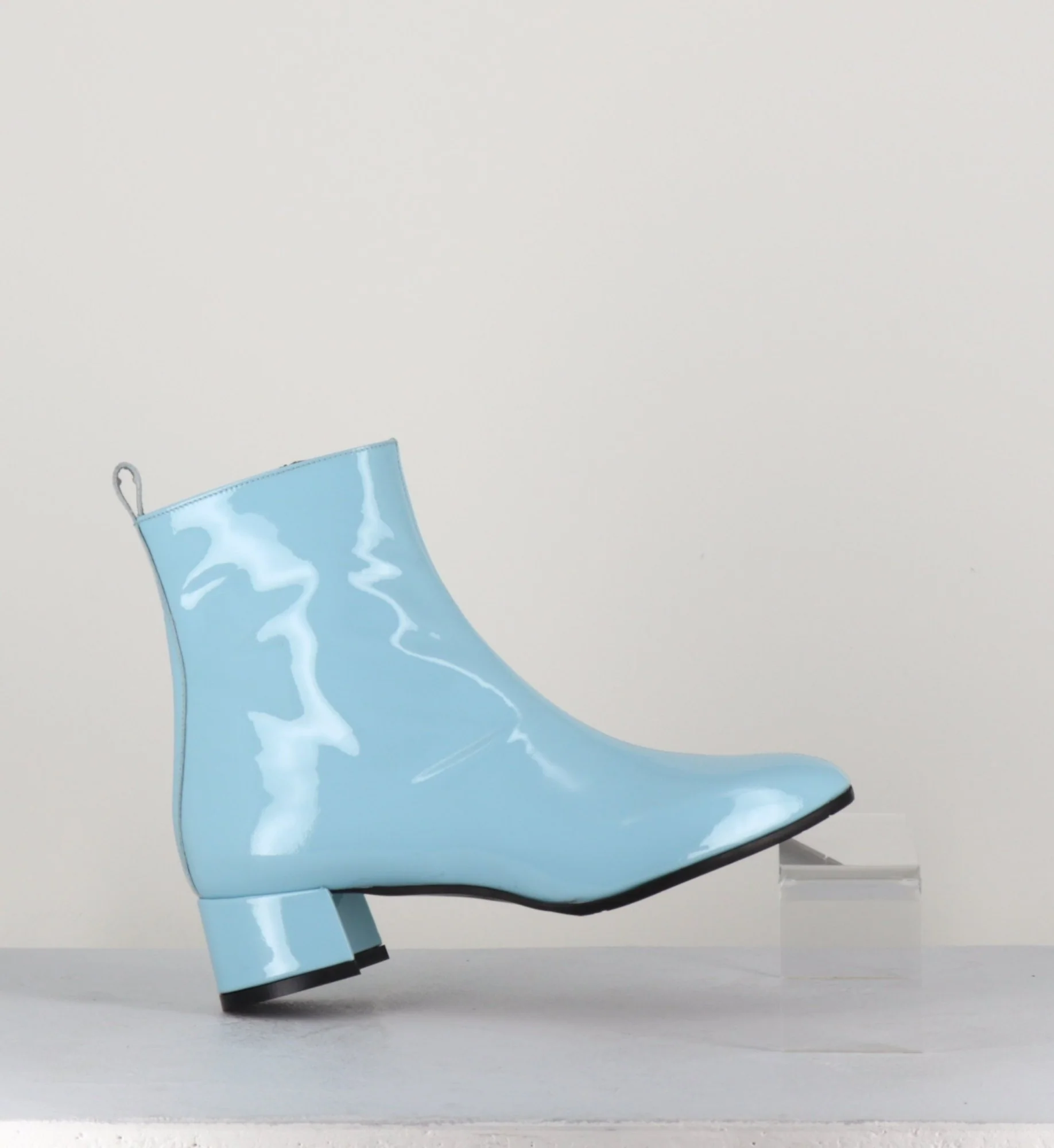 Boots 60s en cuir vernis bleu - JANE VERNICE FAEDA – Image 9