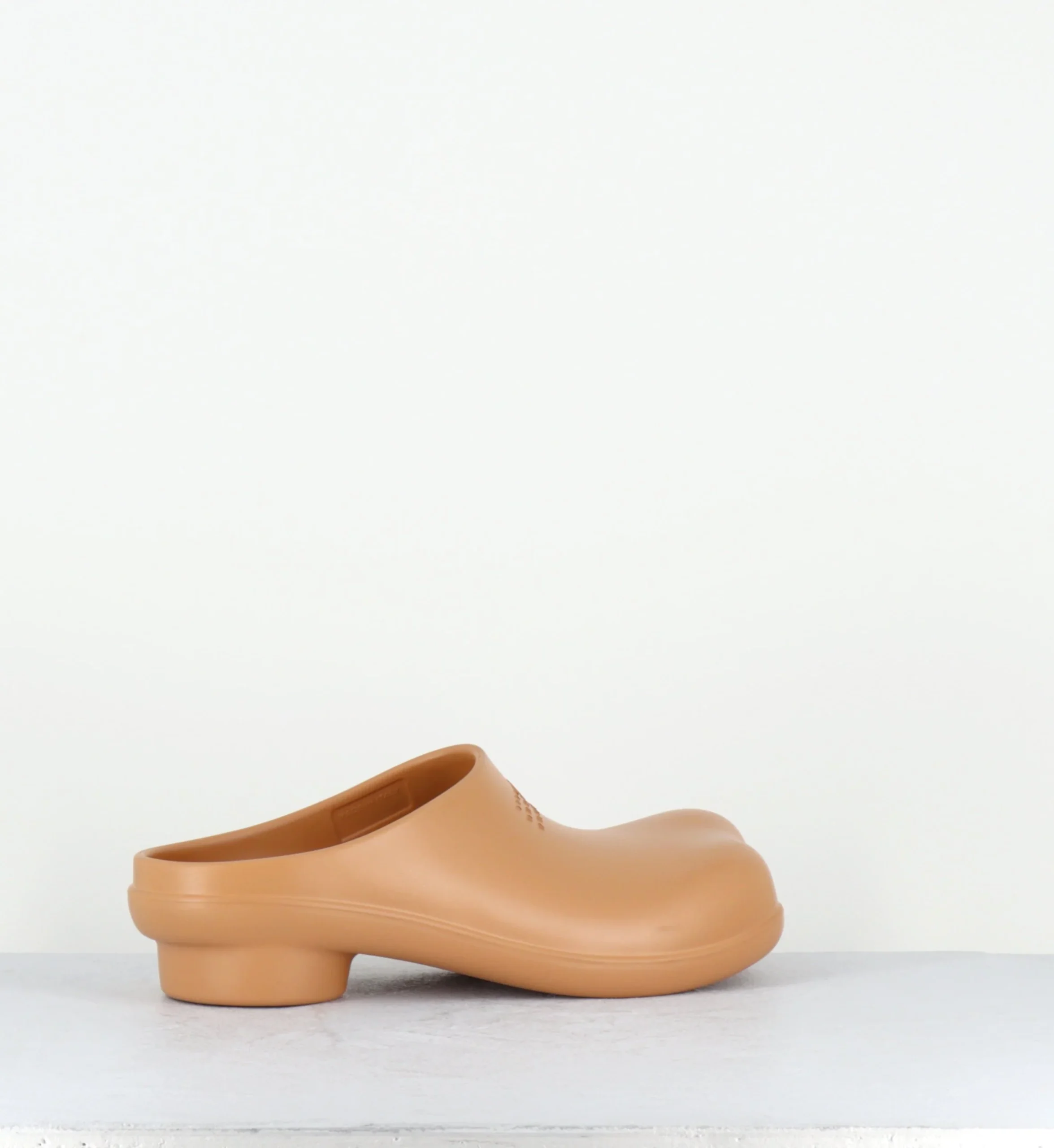 Sabots beige en caoutchouc bout anatomique & petit talon cylindrique - S66WX0060 T2062 – Image 3