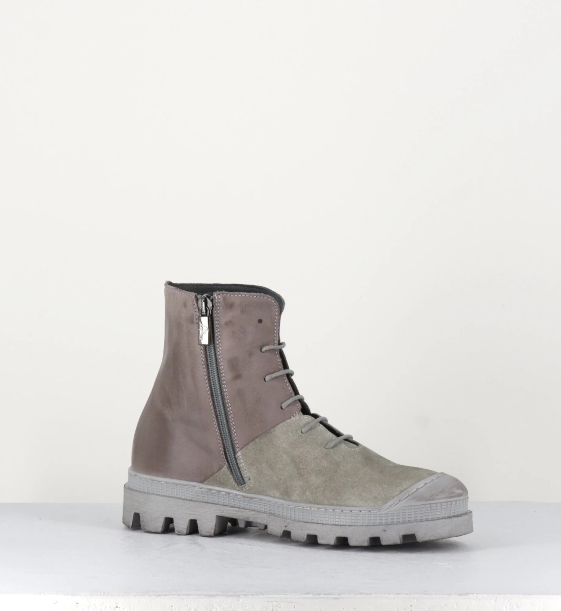 Boots à lacets en cuir taupe et daim sable - Boots 2241 SAND – Image 8