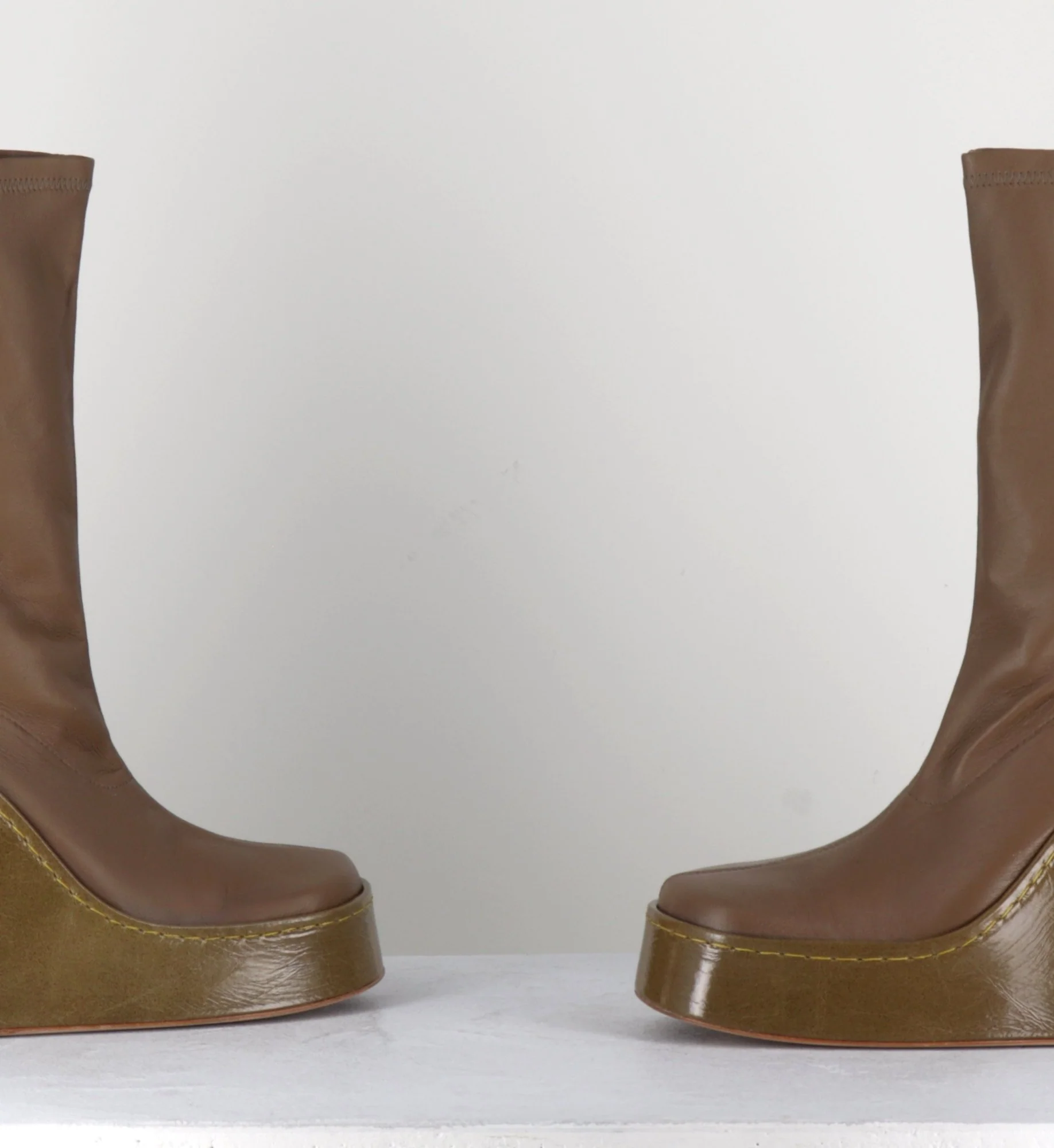 Boots en cuir khaki compensées - HANAE KHAKI BOOTS – Image 7