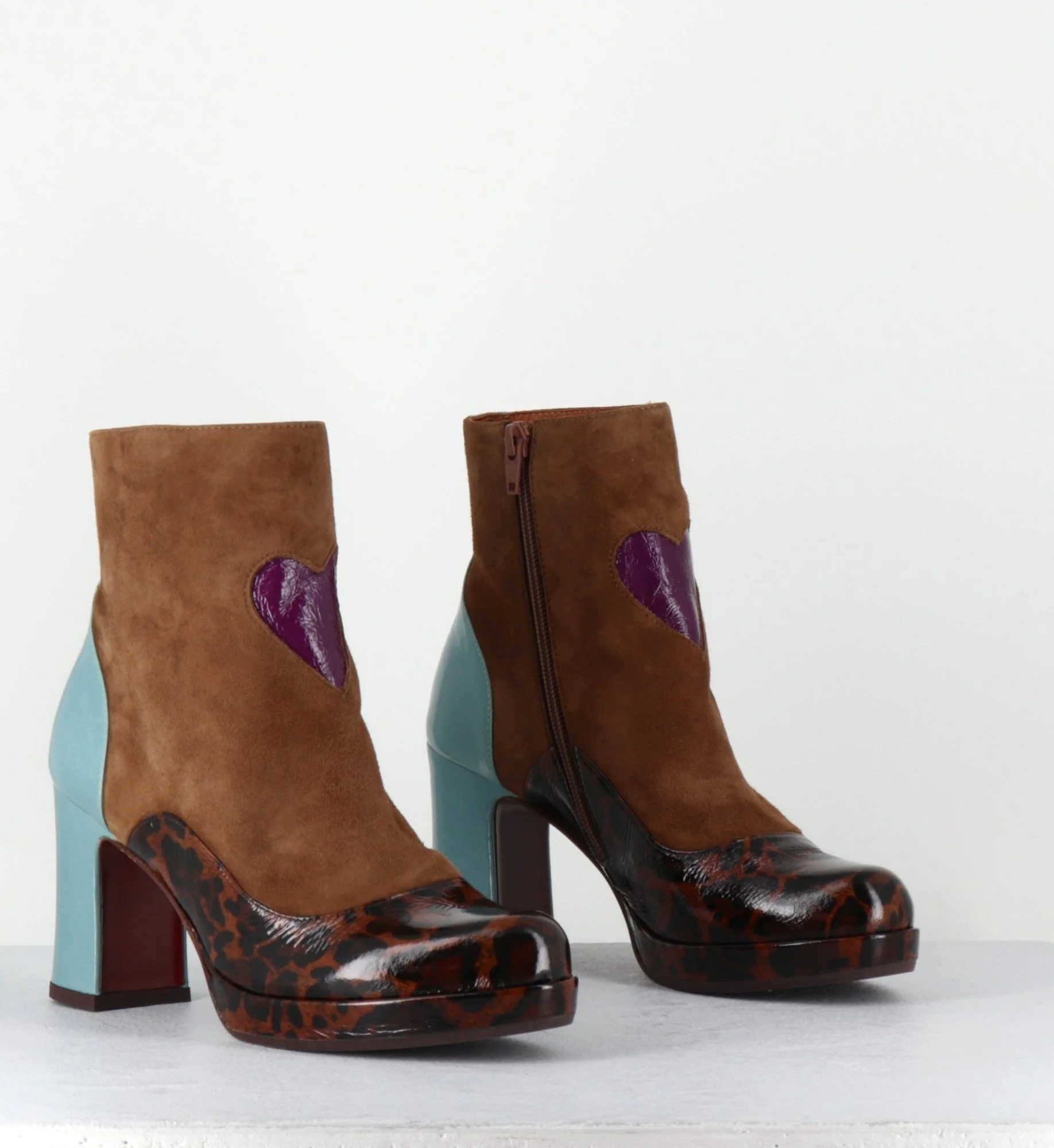 Boots à talon en daim camel & coeur violet - DANLOV FIAT CASTANO – Image 7