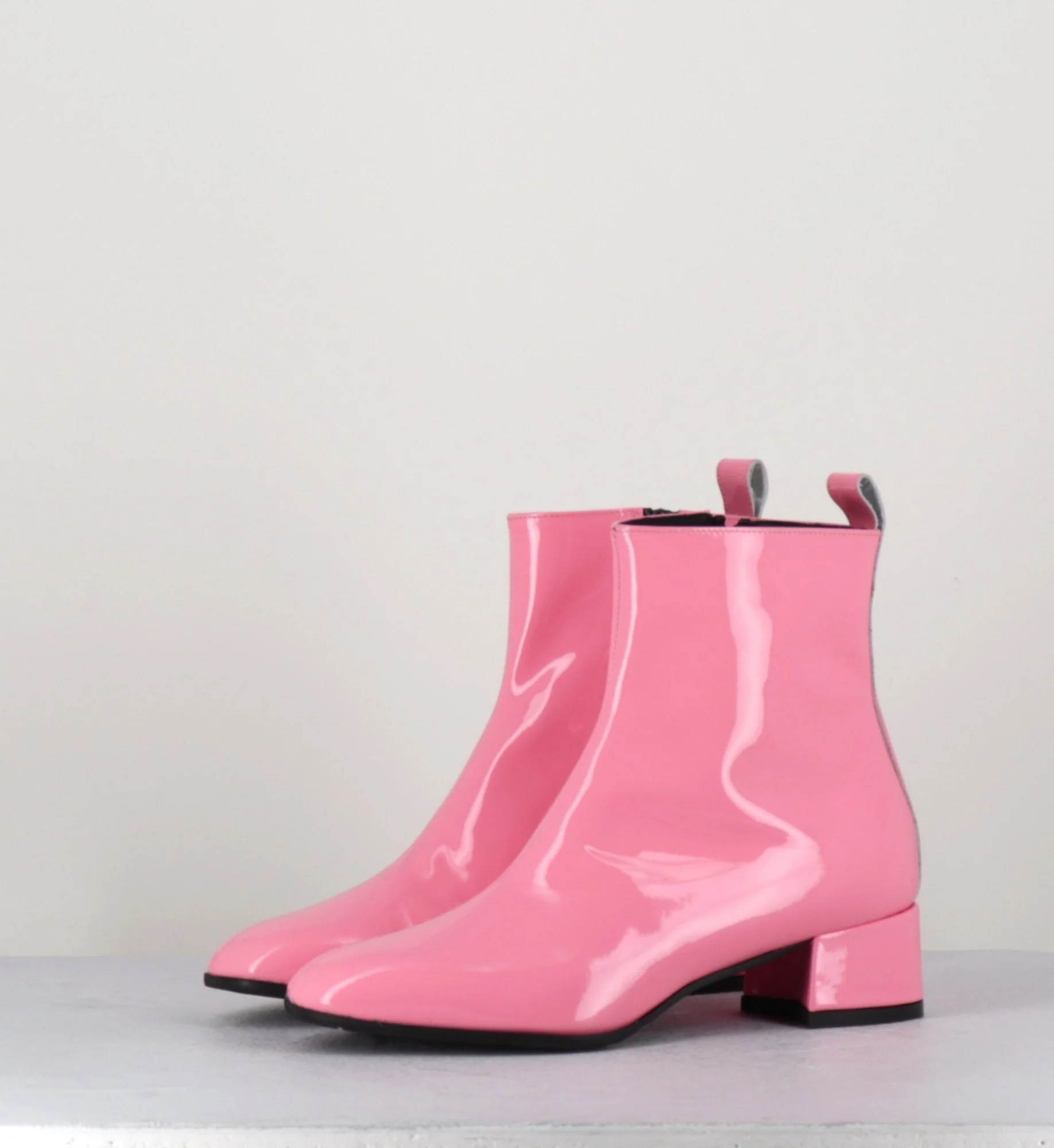 Boots 60s en cuir vernis rose - JANE VERNICE PINK – Image 3