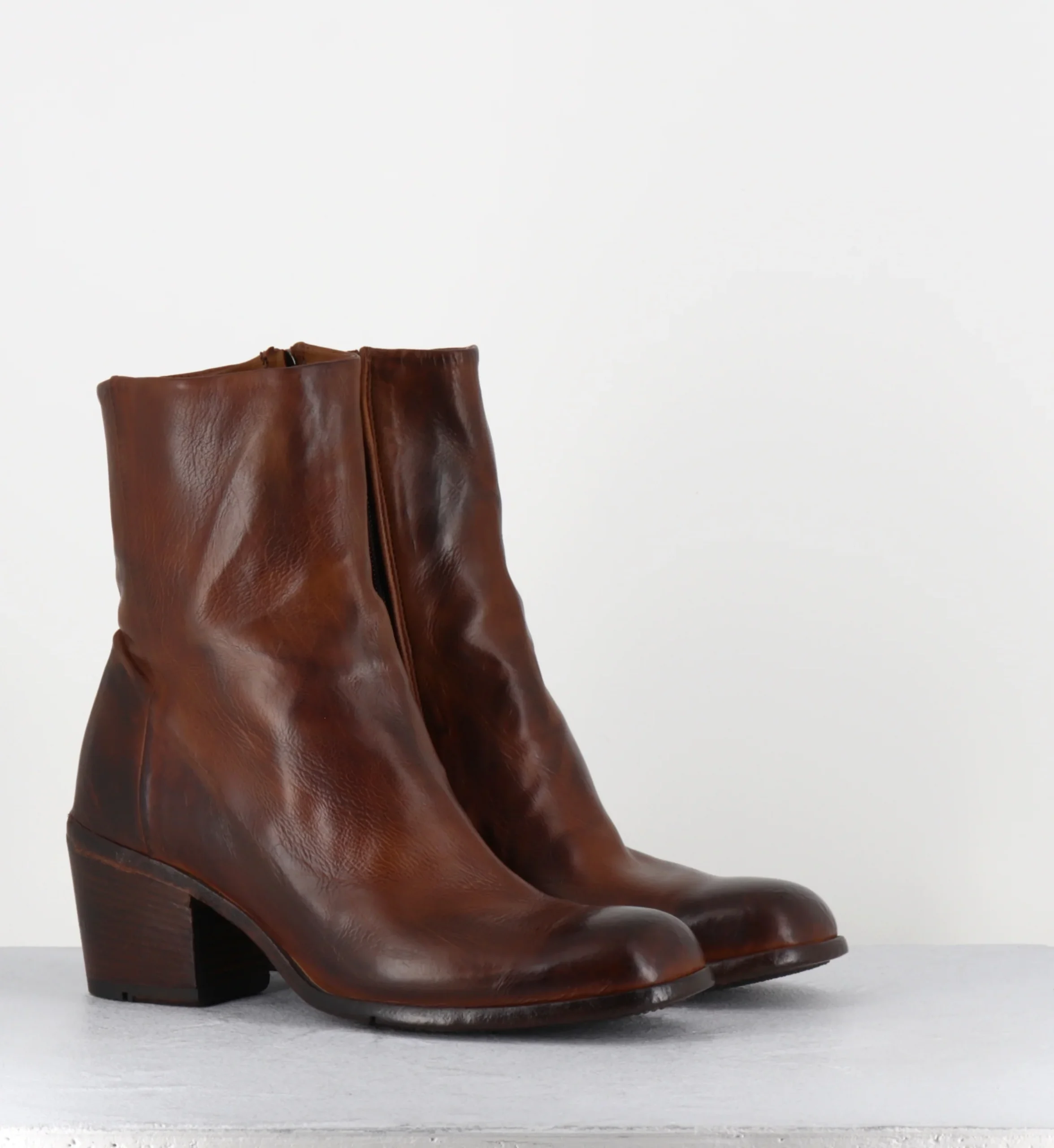 Boots à talon en cuir cognac lavé - IO02A SERRANO COGNAC – Image 7