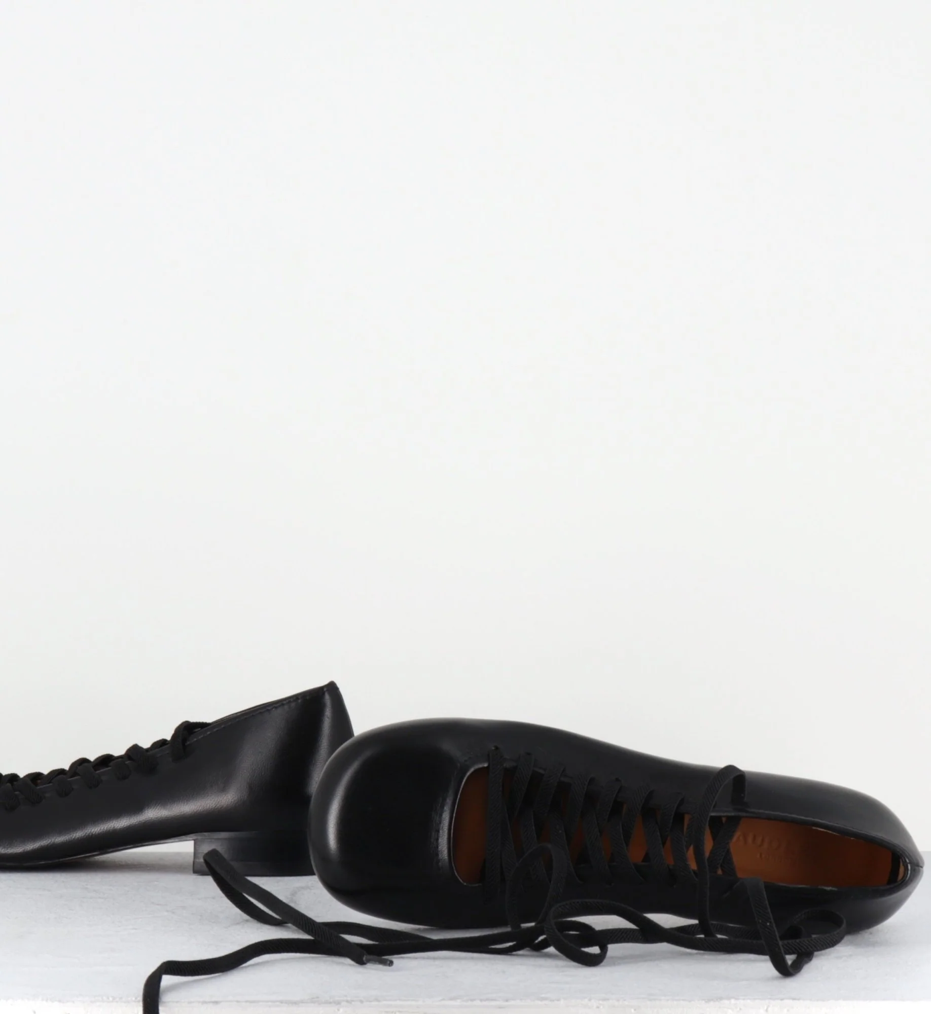 Ballerines en cuir noir avec lacets élastiques - CEROS NAPA BLACK – Image 5