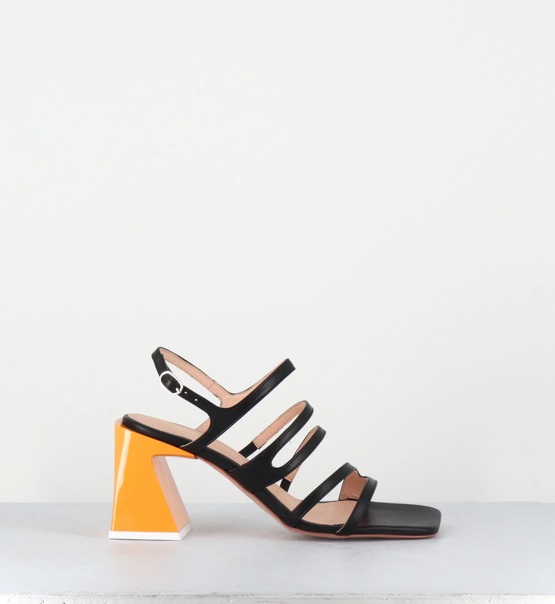 Sandales multi-bride en cuir noir & talon plexi jaune - AUBREY BLACK SANDALS