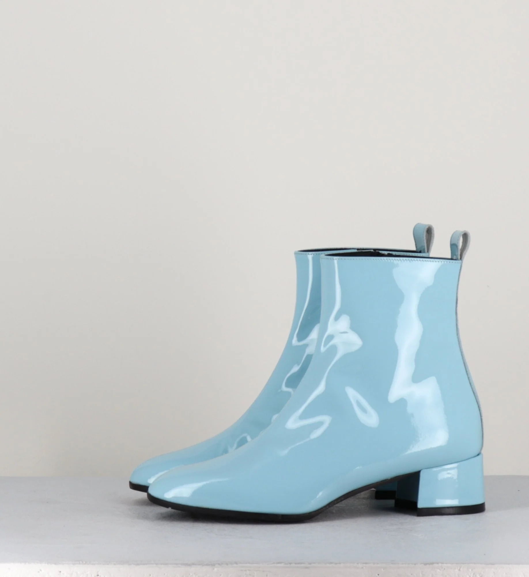 Boots 60s en cuir vernis bleu - JANE VERNICE FAEDA – Image 8