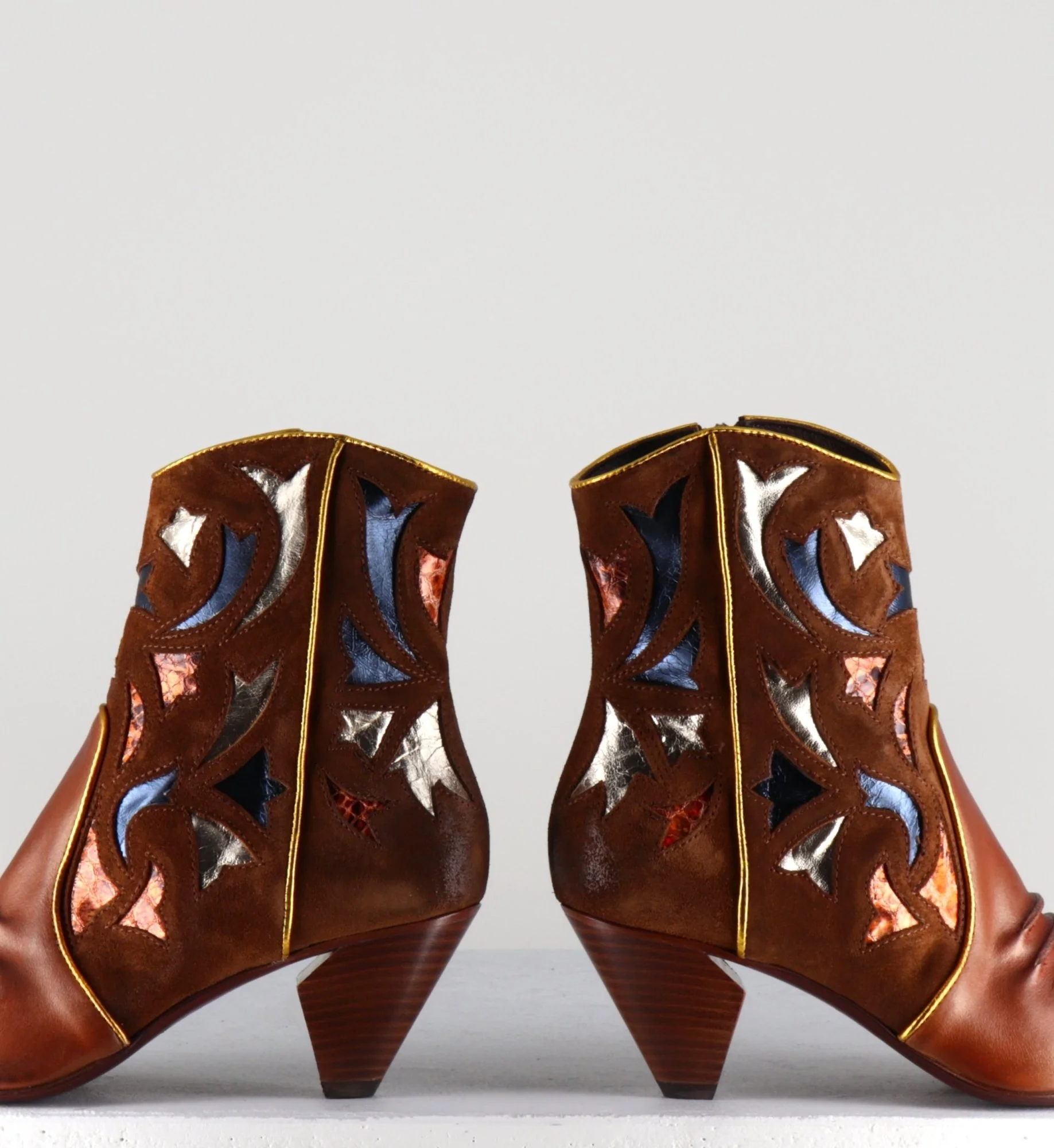 Bottines pointues en cuir camel et flammes E1673 - Elena Iachi – Image 4