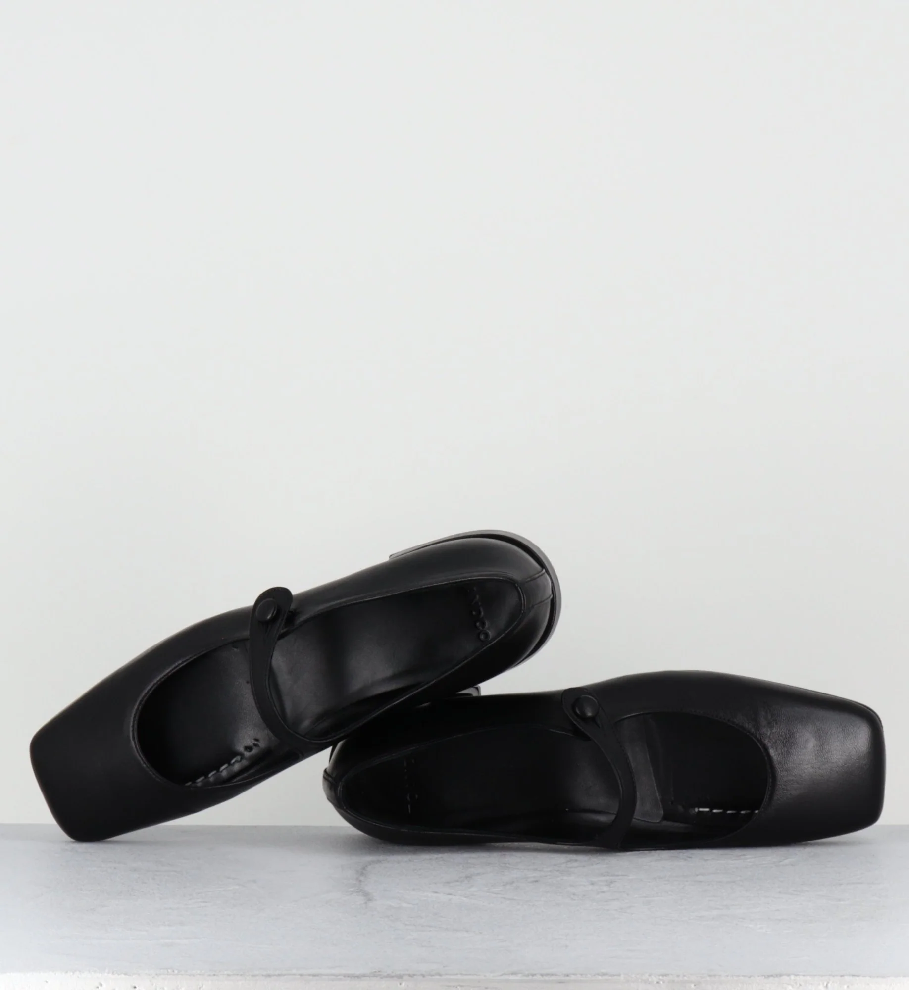 Babies en cuir souple noir bout carré - JANE BLACK COWHIDE – Image 3