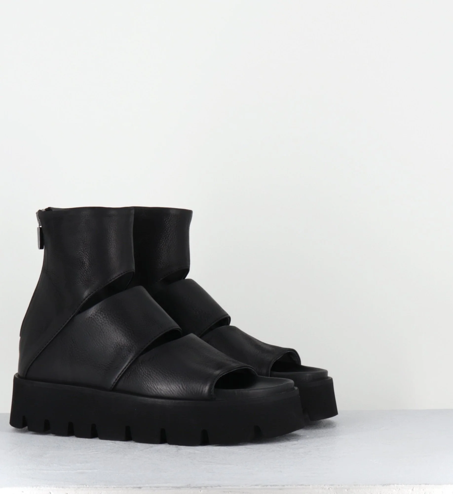 Sandales 'open-boots' déstructurées en cuir noir - 5226 GAS NERO – Image 3