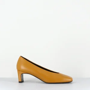 Escarpins petit talon bout carré en cuir jaune - SANTI OCRA COWHIDE