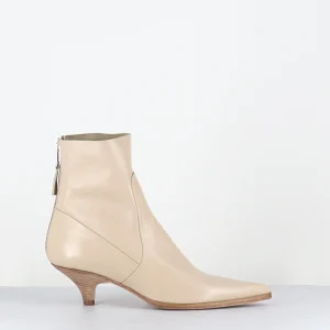Boots bout pointu petit talon en cuir beige - E4171 TIAGO ECRU