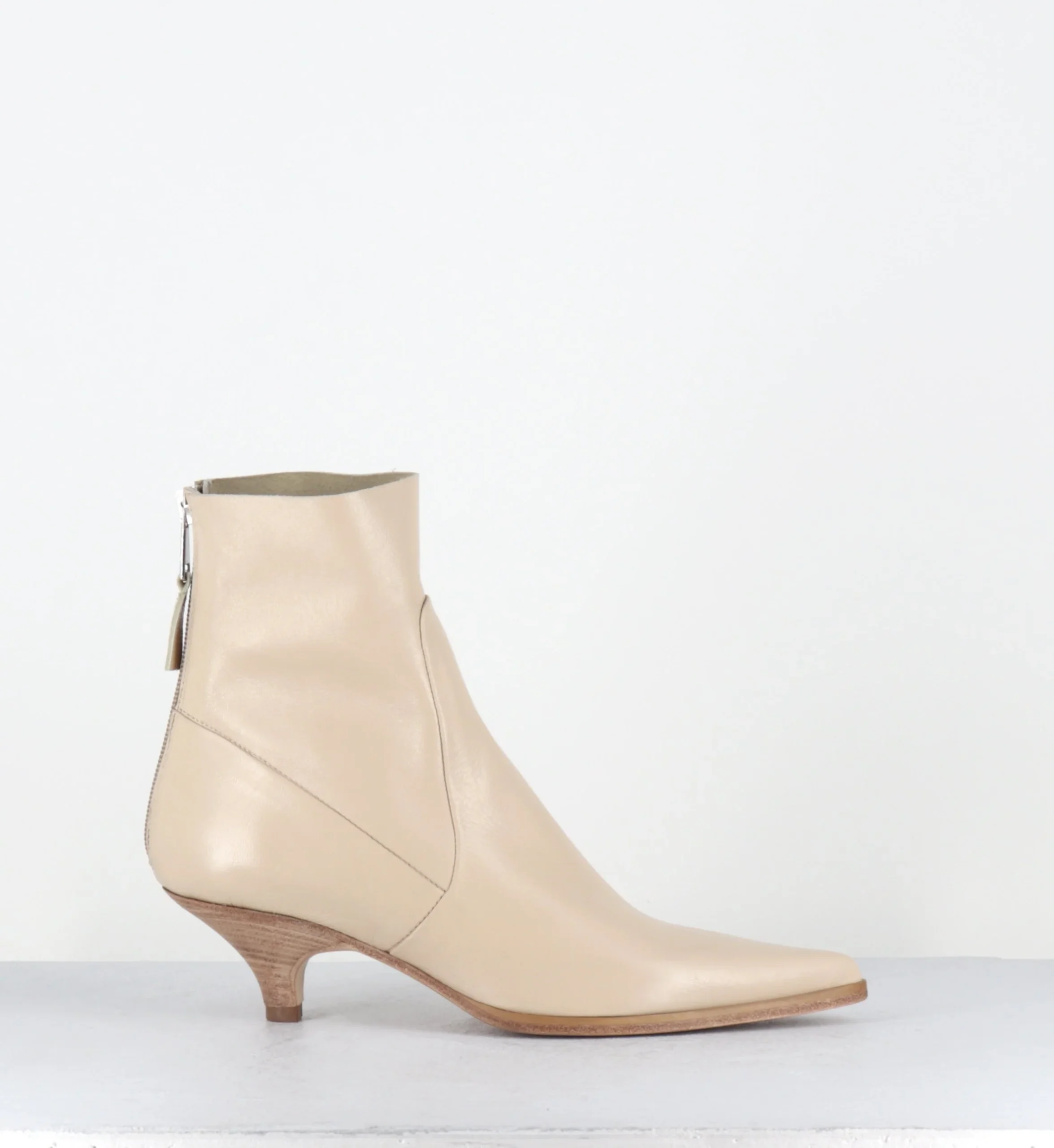 Boots bout pointu petit talon en cuir beige - E4171 TIAGO ECRU