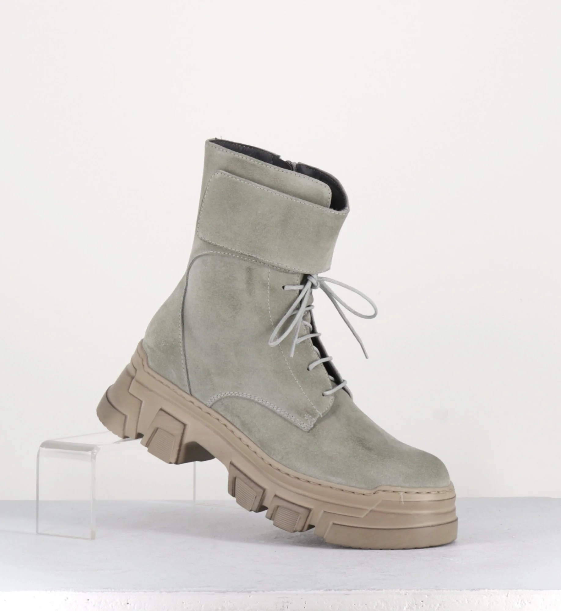 Boots à lacet en daim taupe - 1001 SAND – Image 6