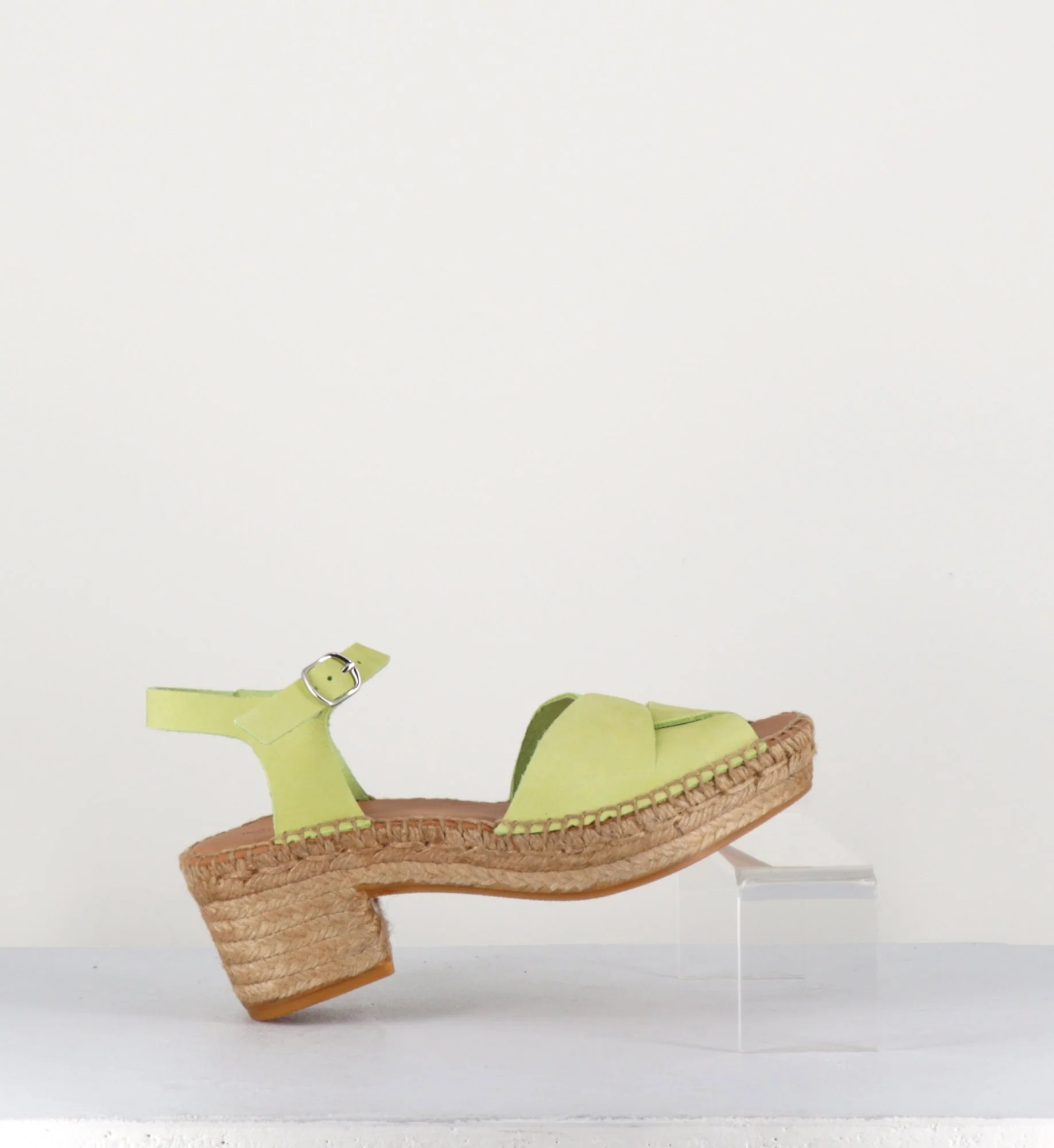 Sandale en cuir souple jaune citron design papillon espadrille - BULDO LIME – Image 4