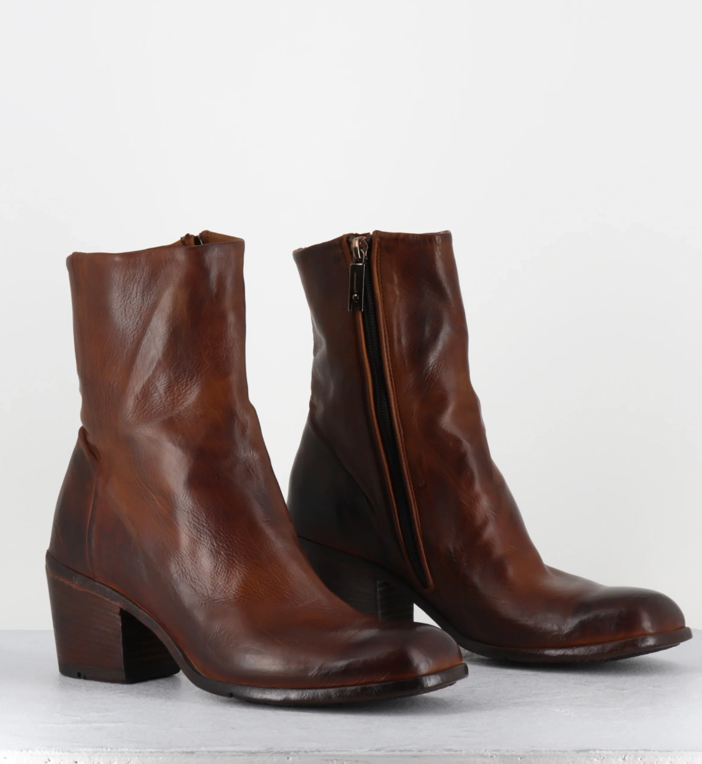 Boots à talon en cuir cognac lavé - IO02A SERRANO COGNAC – Image 4