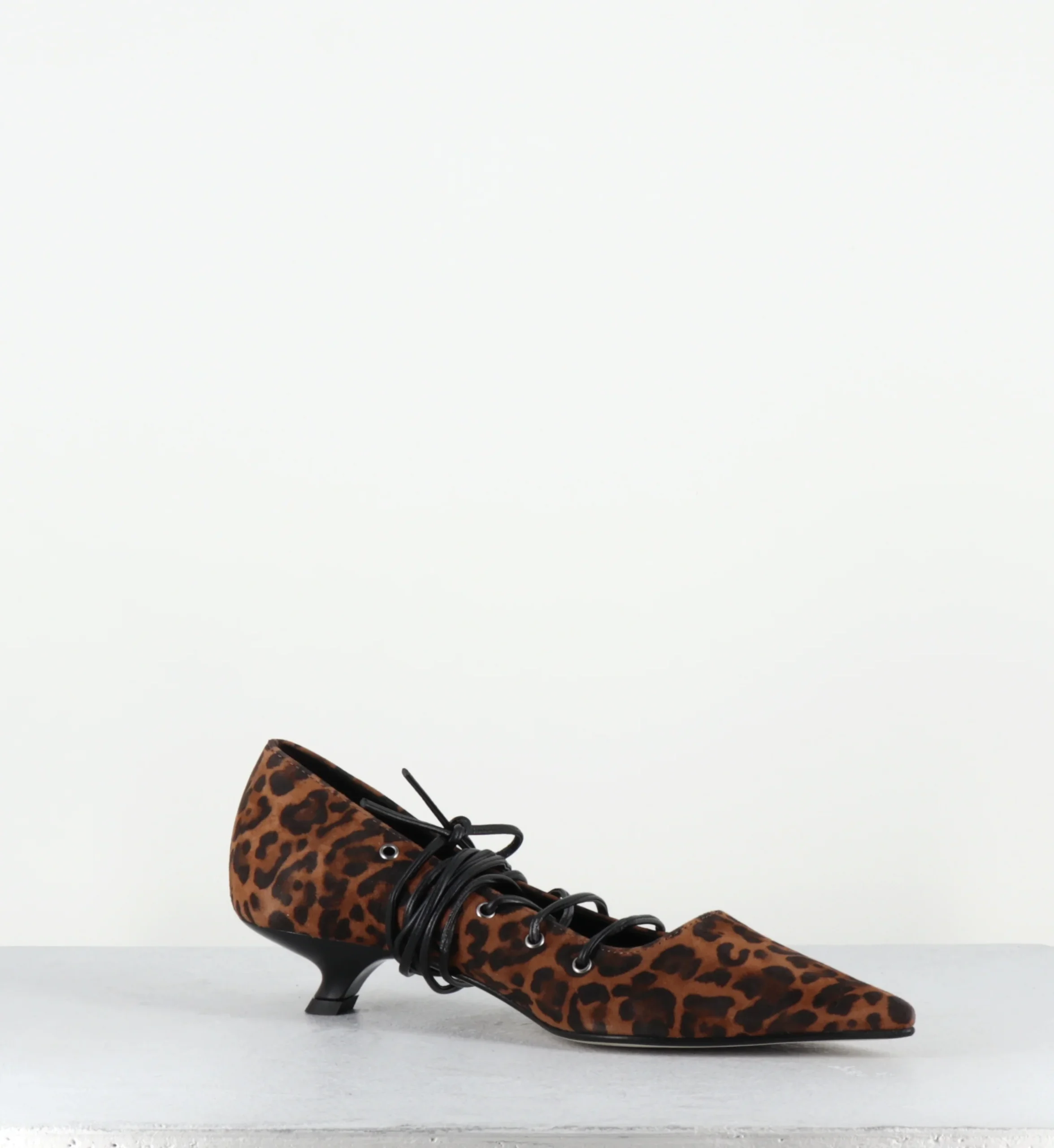 Escarpins pointus à lacets leopard - LUCI JAGUAR BRANDY – Image 6
