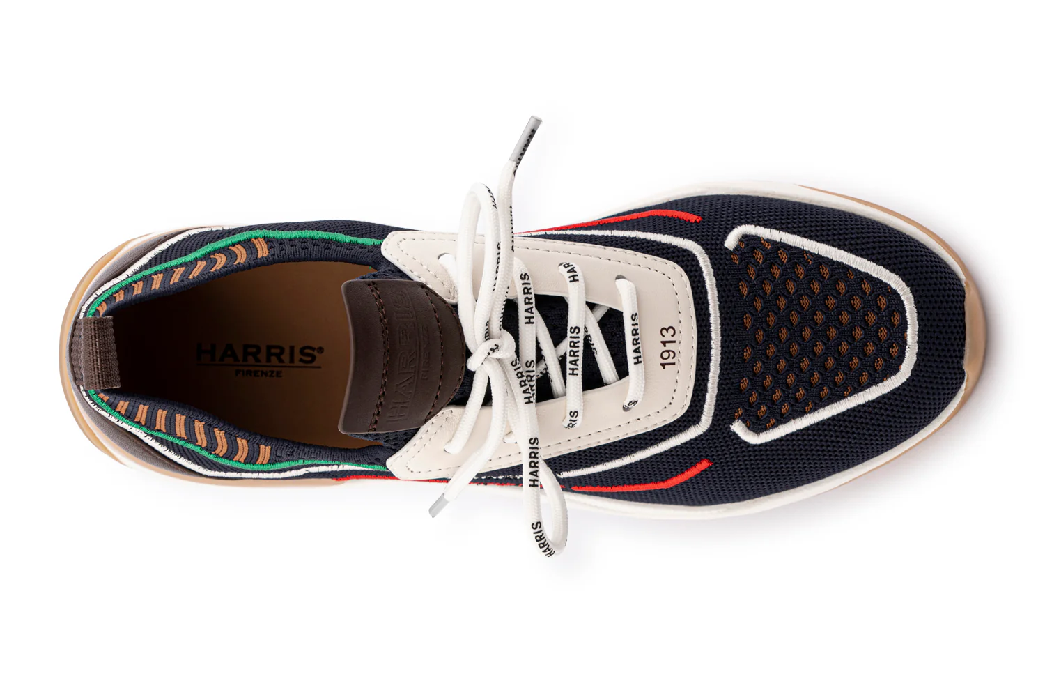 Les baskets glissent sur le tissu – Image 4