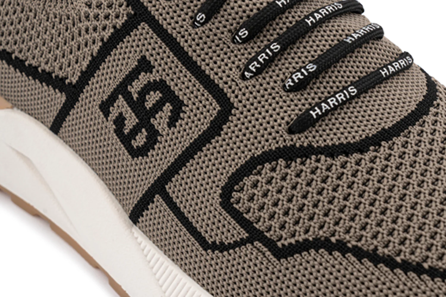 Les baskets glissent sur le tissu – Image 5