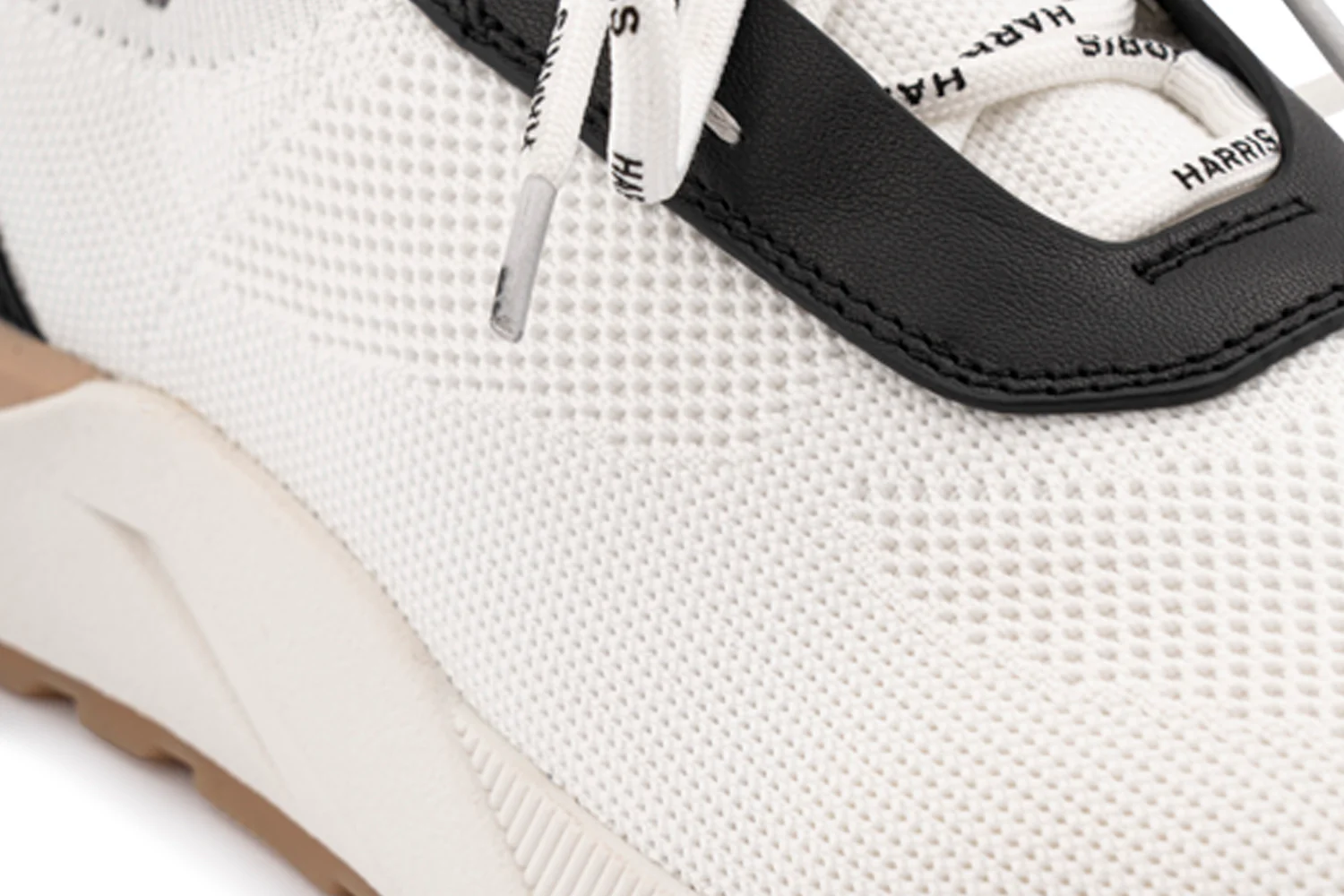 Les baskets glissent sur le tissu – Image 4